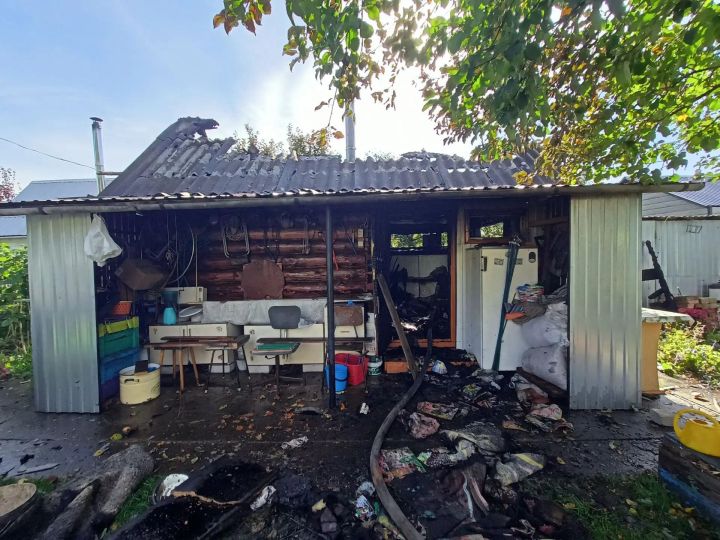 За три часа огонь уничтожил две бани в СНТ