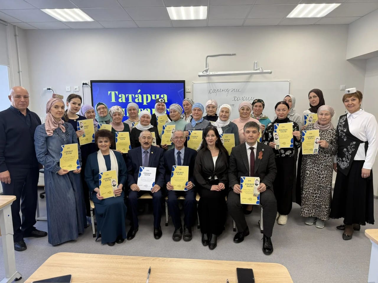 Гали Акыш исемендәге 84 нче лицейда «Татарча диктант» язу.