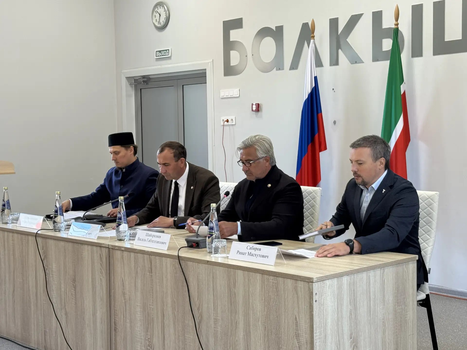 В Тукаевском районе с Василем Шайхразиевым обсудили развитие халяль‑индустрии