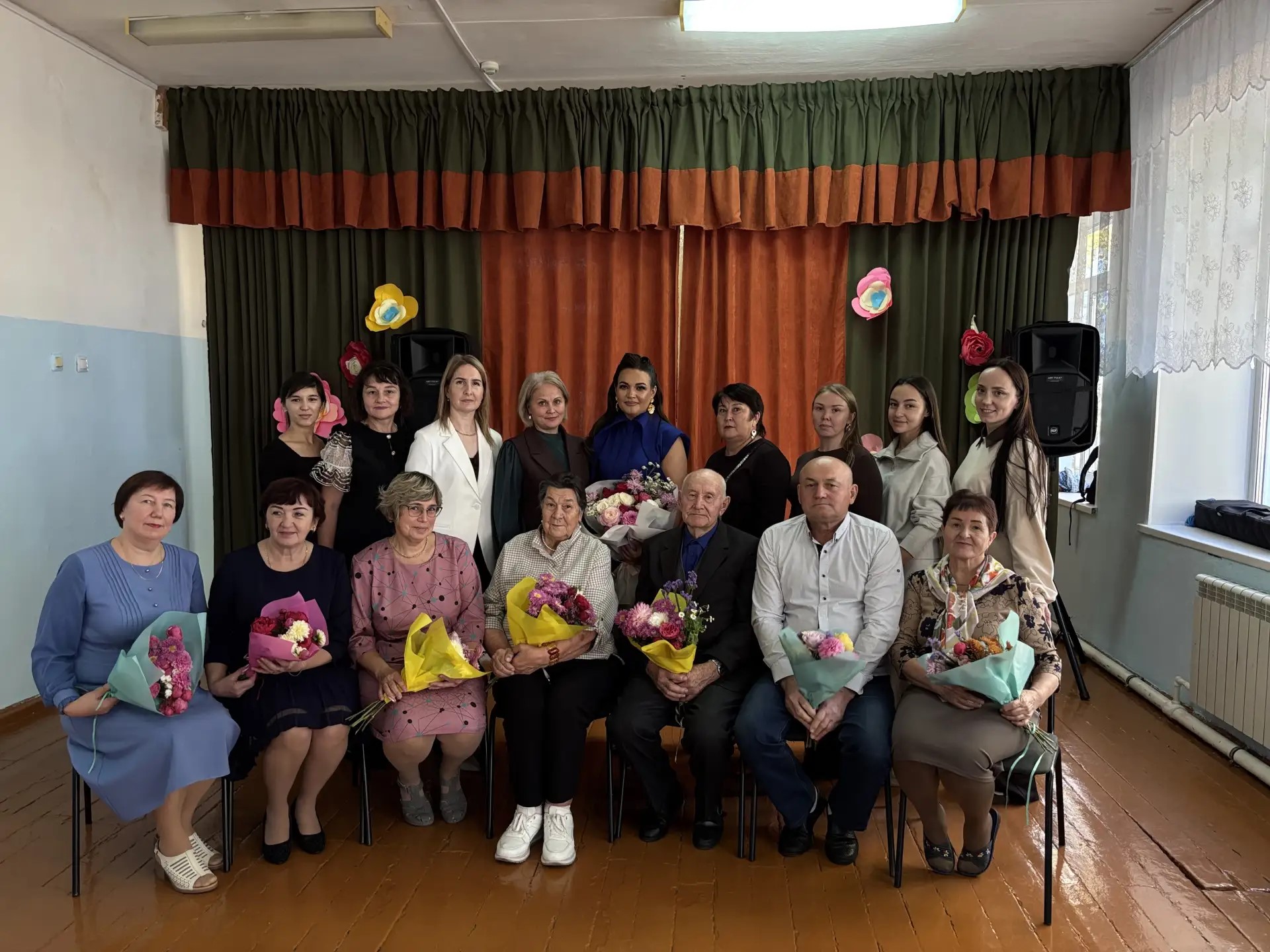 5 октябрь — Укытучылар көнендә Биклән урта мәктәбендә бәйрәмнең төп геройлары педагоглар булды.