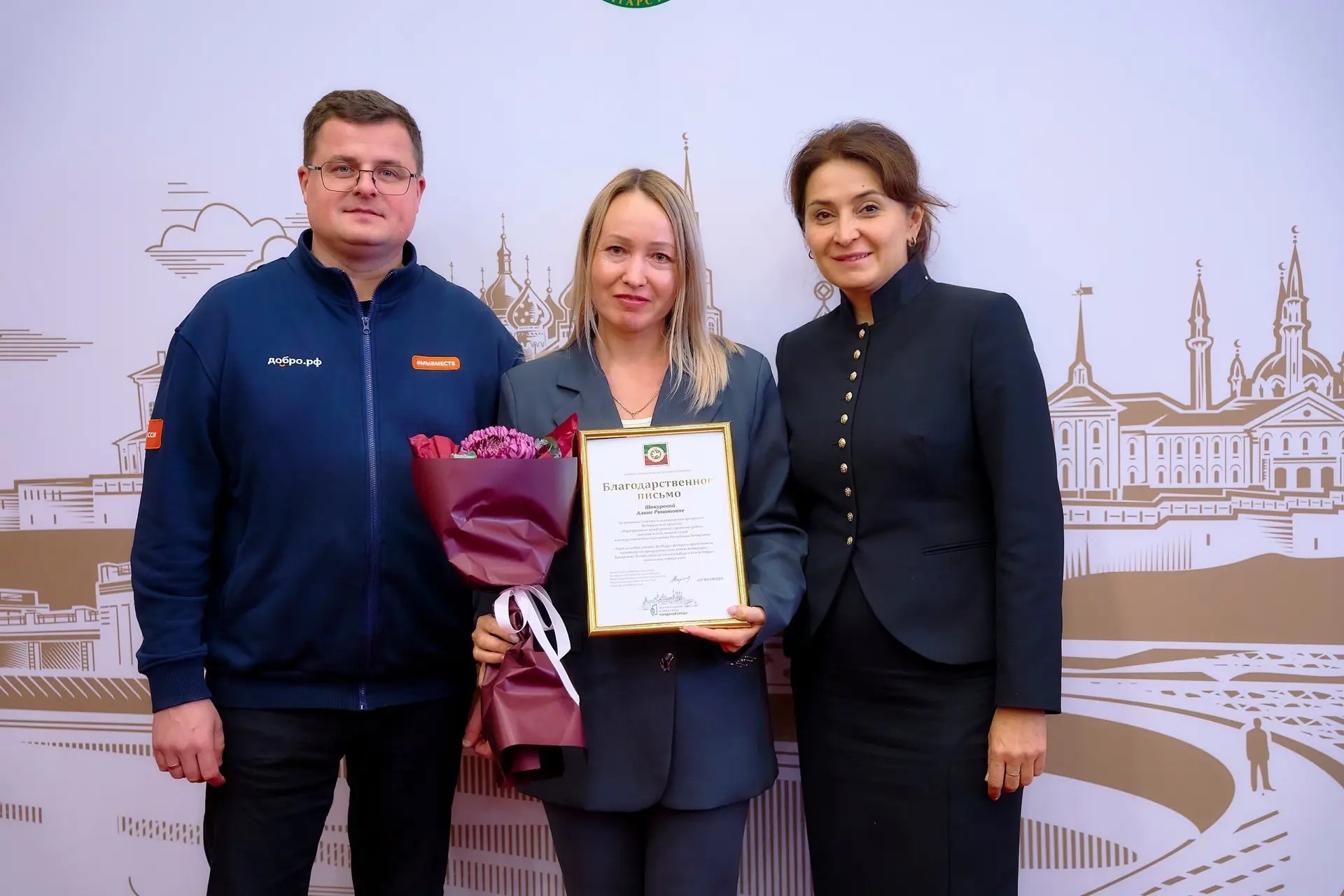  Директор Молодежного центра Алина Шакурова и заведующий структурным подразделением «ФОРПОСТ» Лейсан Сулейманова получили благодарственные письма.