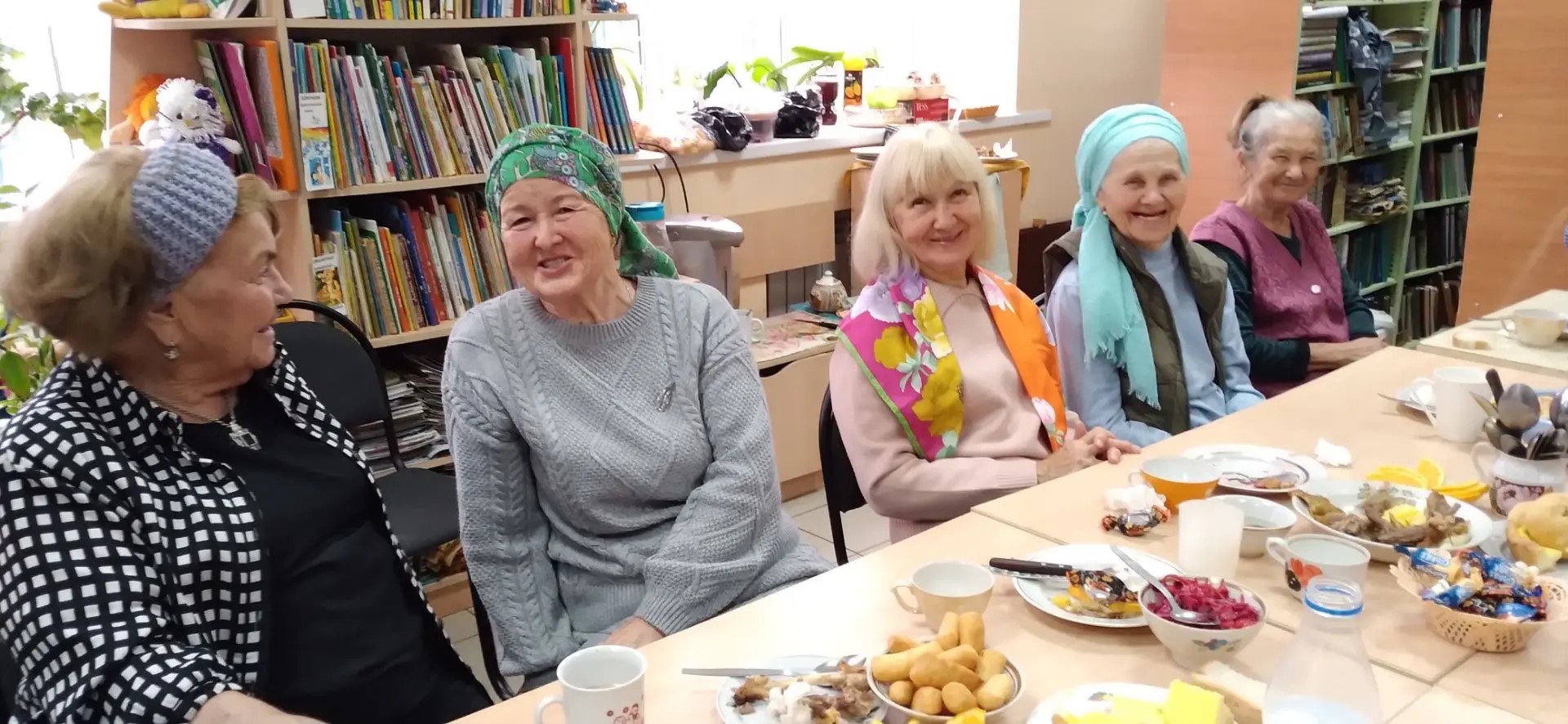 Күзкәй авылы китапханәсендә эшләп килүче «Хәтирә» ветераннар клубына йөрүчеләр очрашты.