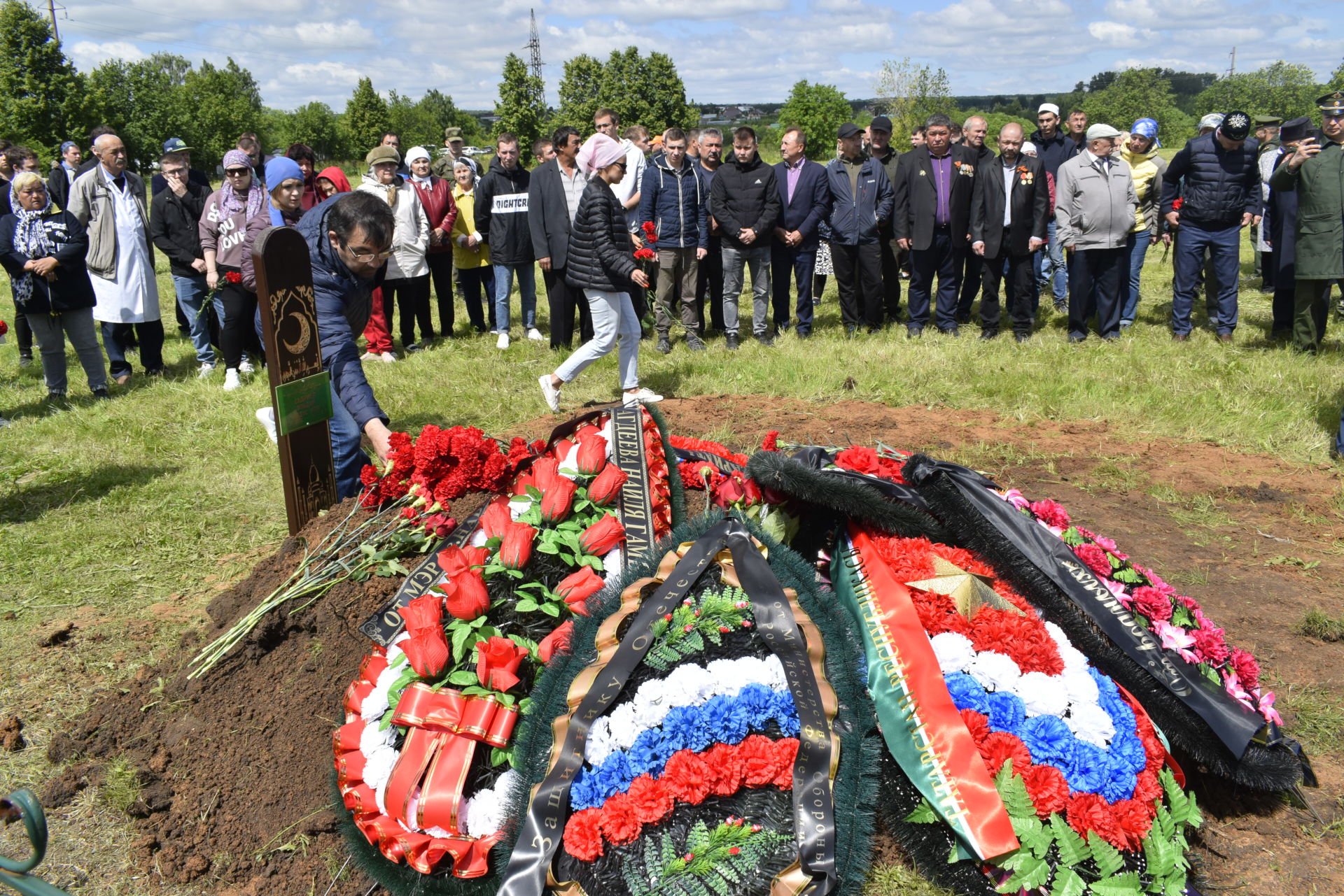 Ширвиндт похороны где похоронен. Могилы погибших на Украине. Могилы сына, погибшего в Украине.