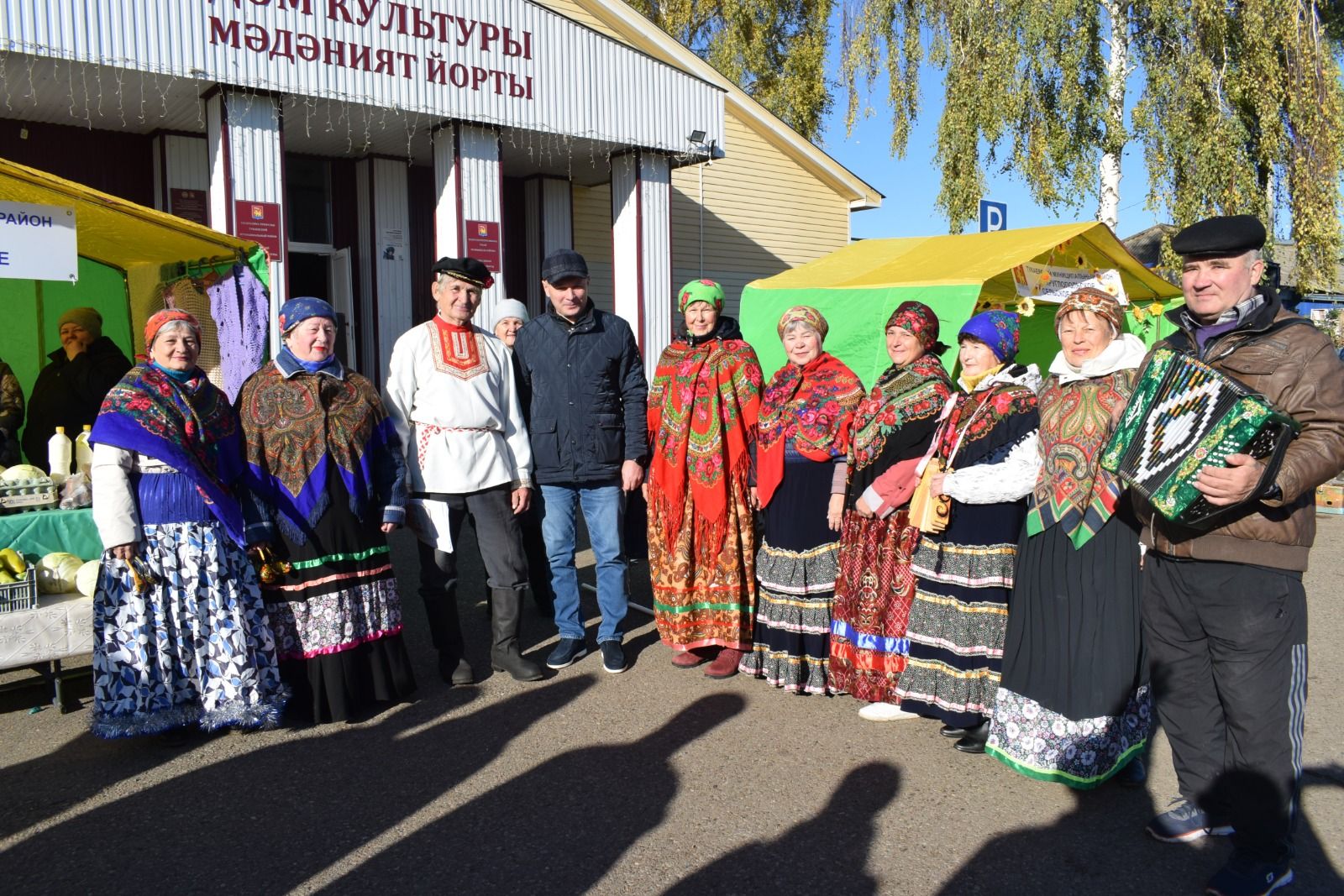 На площадке перед домом культуры села Бетьки прошла сельскохозяйственная ярмарка