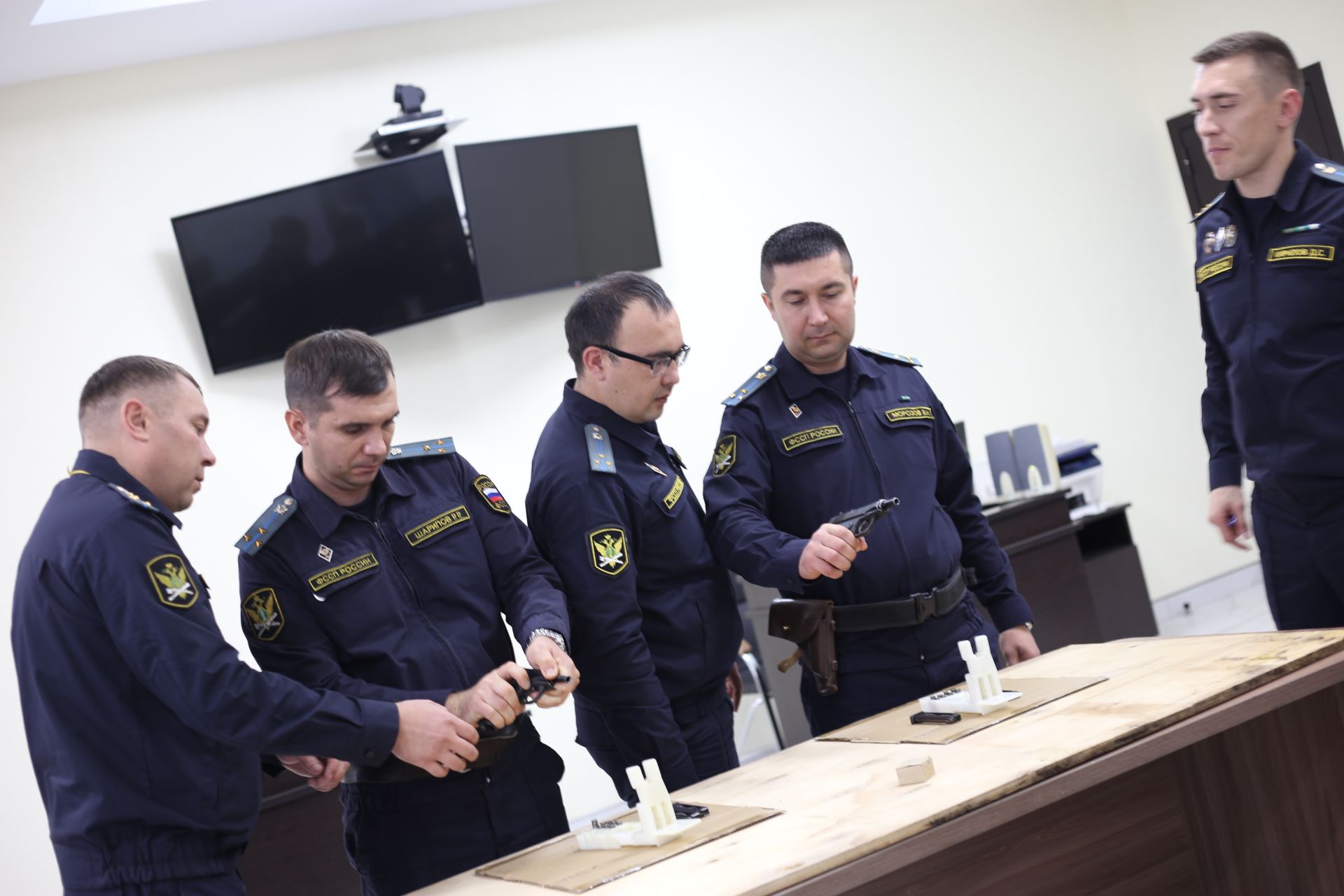 Суд приставлары белемнәрен арттырдылар