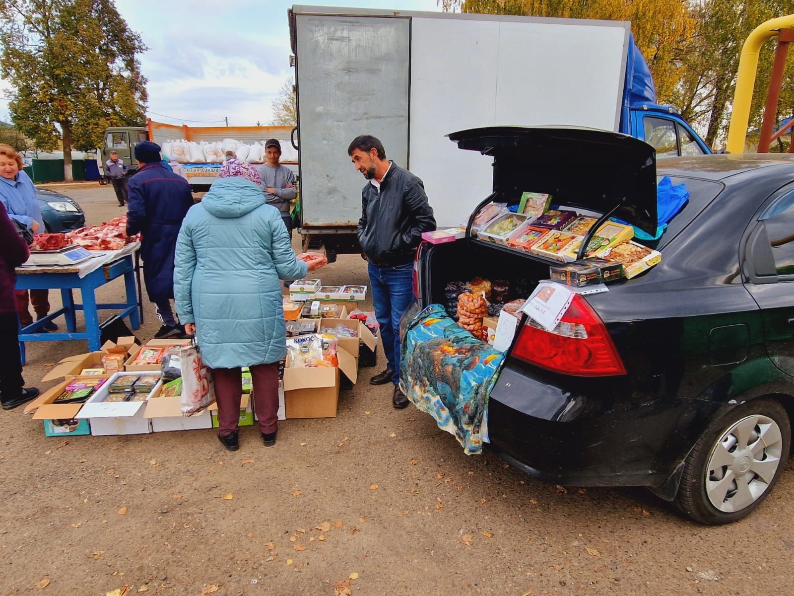 Прошла осенняя ярмарка в поселке Татарстан