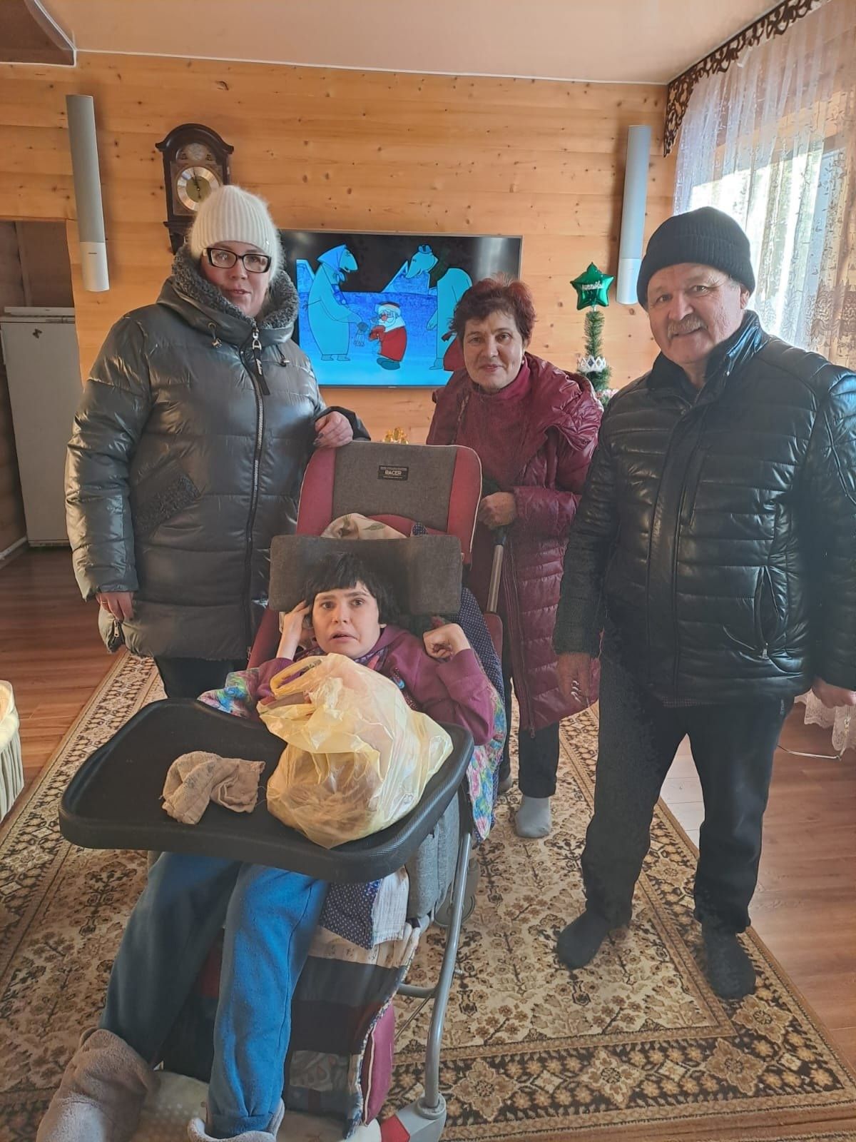 Администрация района вручила подарки инвалидам Мелекесского поселения