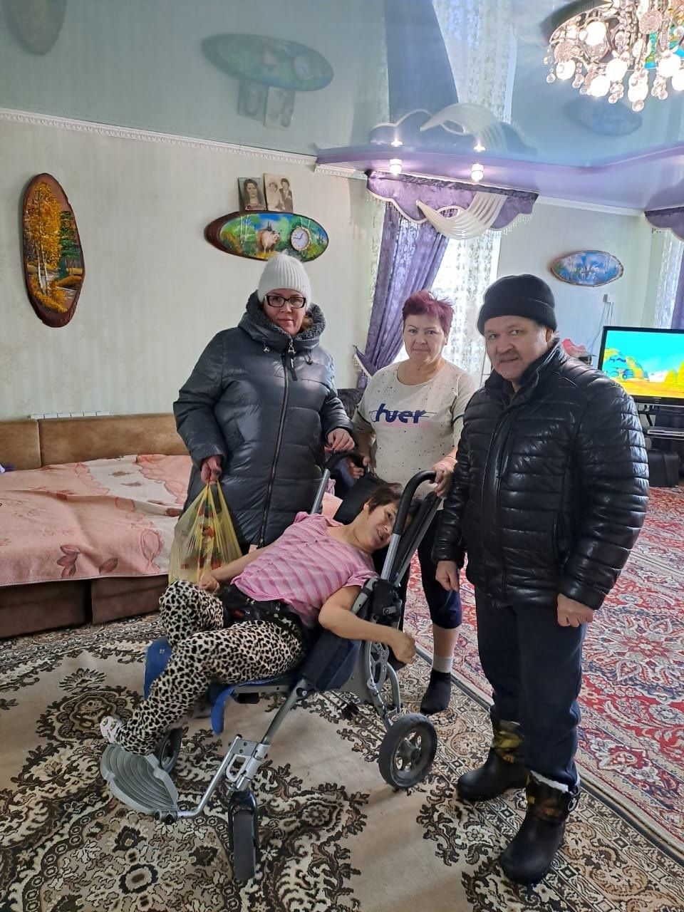 Администрация района вручила подарки инвалидам Мелекесского поселения