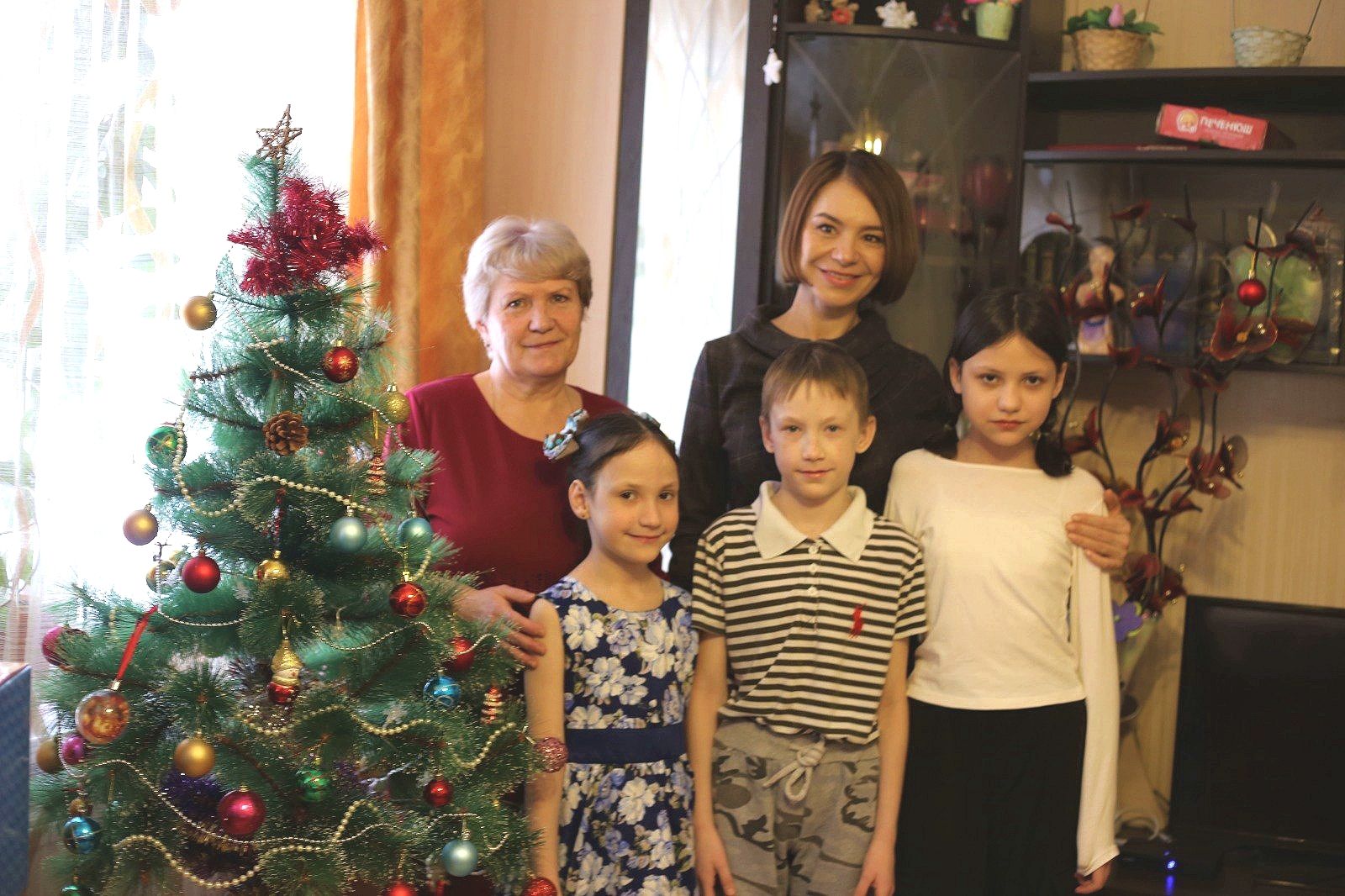 Депутат вручила новогодние подарки