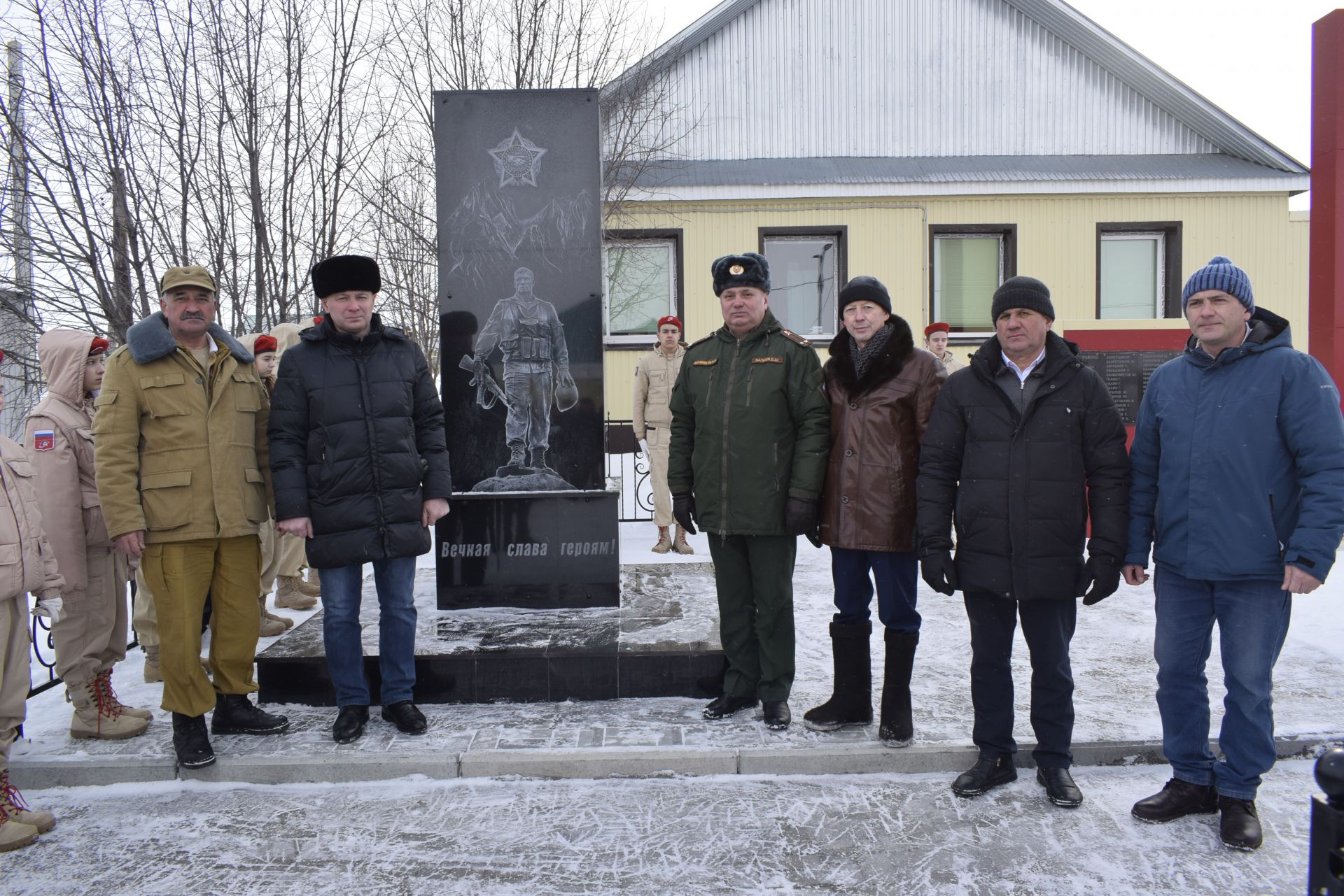 Исәннәрнең – кадерен, үлгәннәрнең – каберен бел!