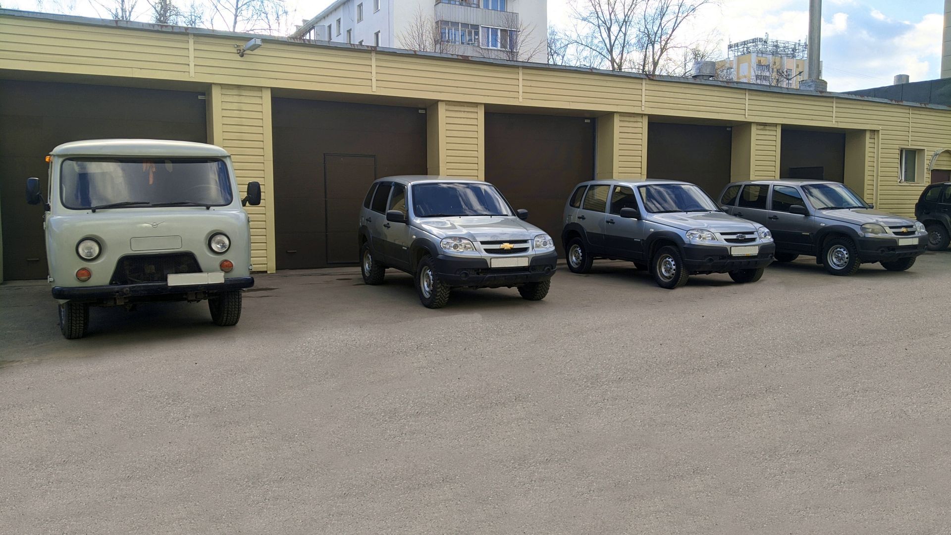 Подготовили автомобили для отправки нашим бойцам в зону СВО