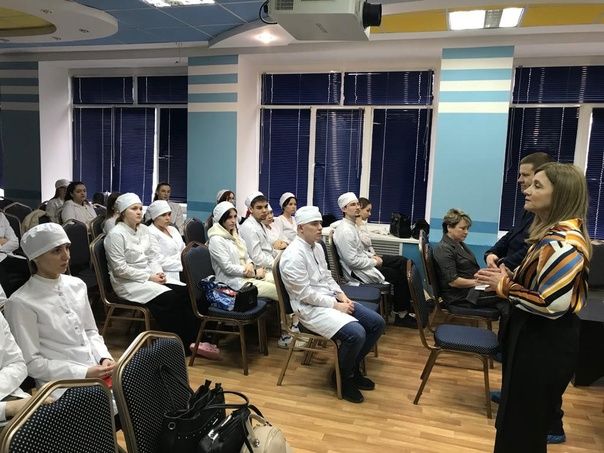 Баш табиб студентлар белән очрашты