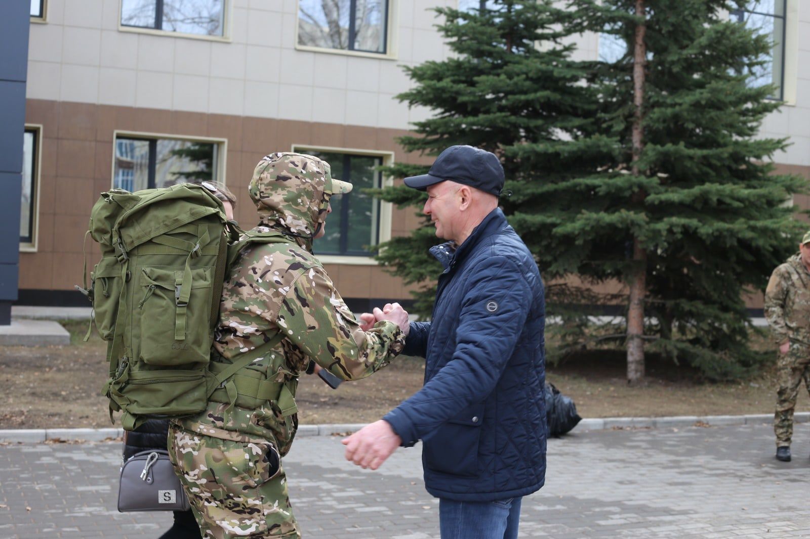 Махсус хәрби операция зонасыннан кыска вакытлы ялга кайткан егетләребезне озаттык
