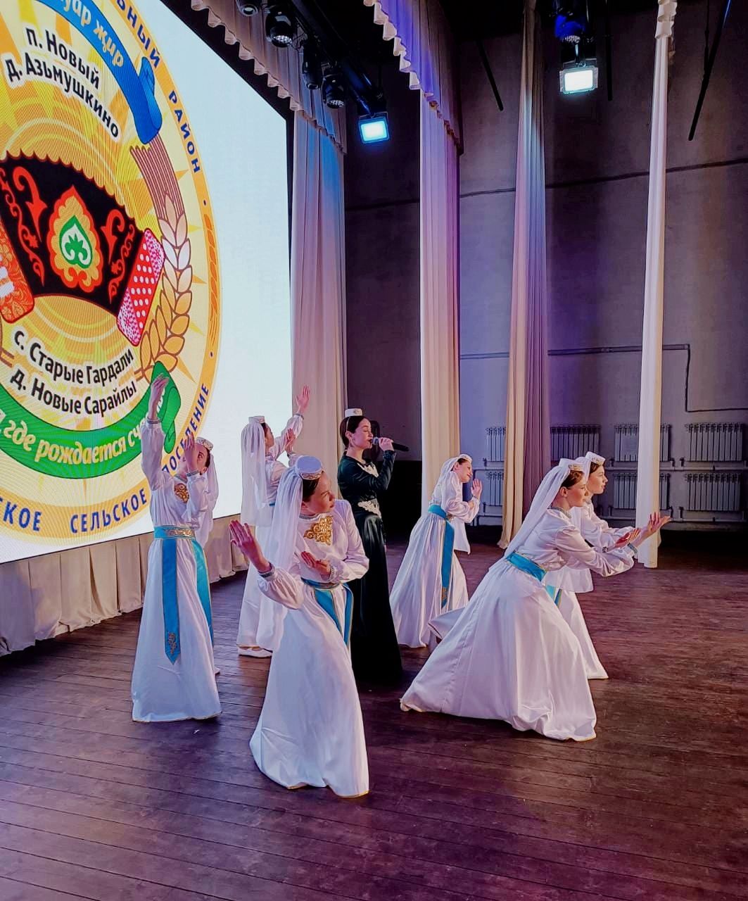 Яңа поселогы мәдәният йортында үзешчән сәнгатьтә катнашучылар бәйгесе һәм иҗади эшләр күргәзмәсе узды