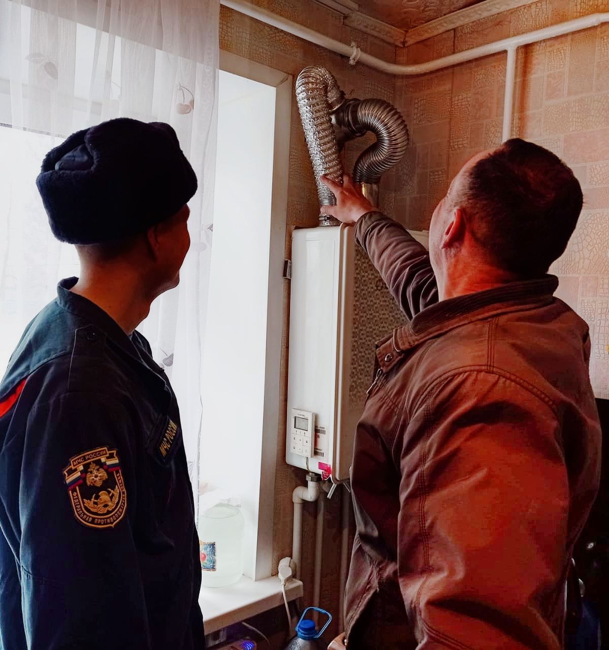 Тукай муниципаль районы шәхси хуҗалыкларында, күп фатирлы йортларда яшәүчеләр янына белгечләрнең баруы оештырылды