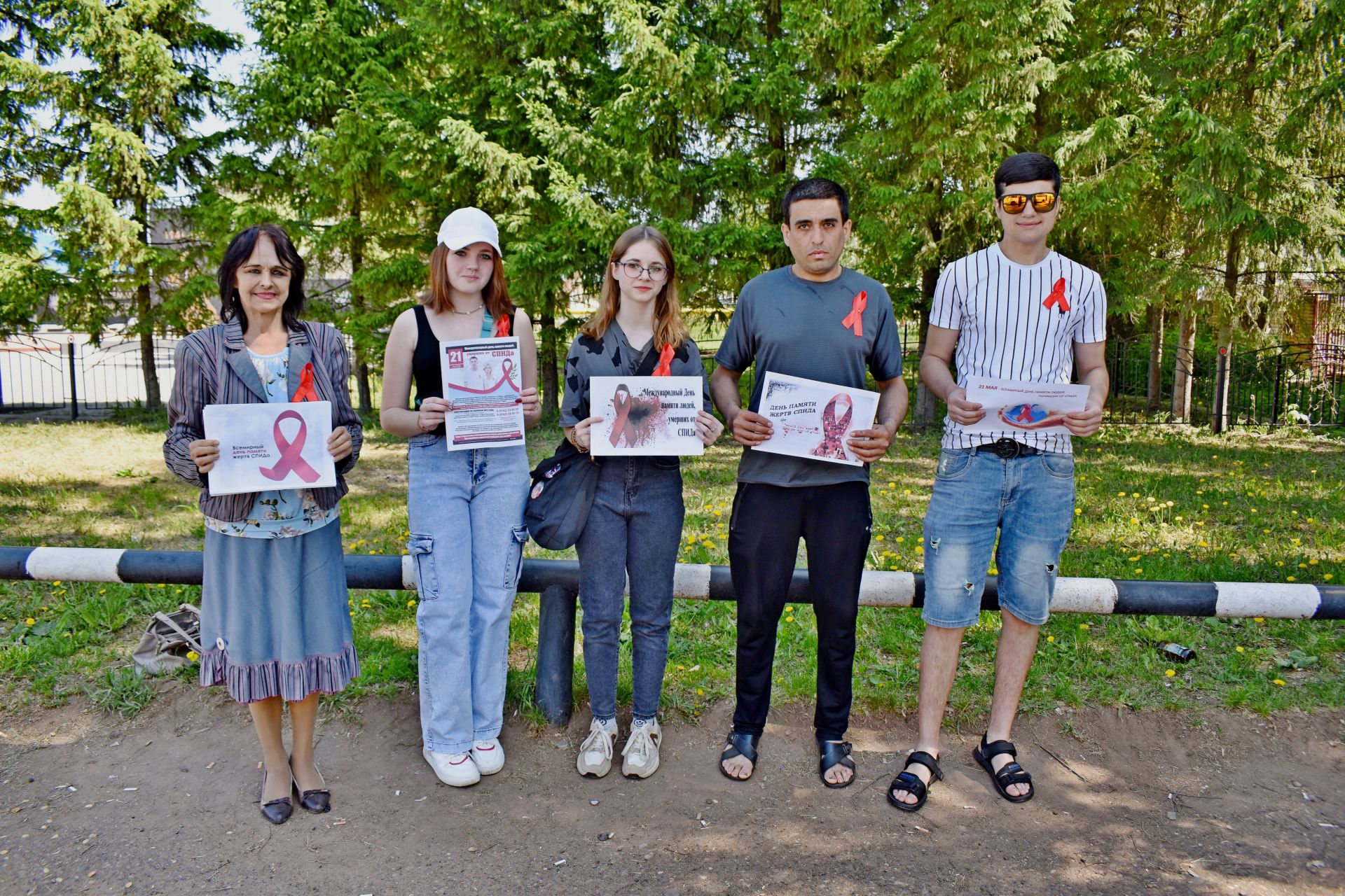 «Красная ленточка» акция, посвященная Всемирному дню памяти жертв СПИДа