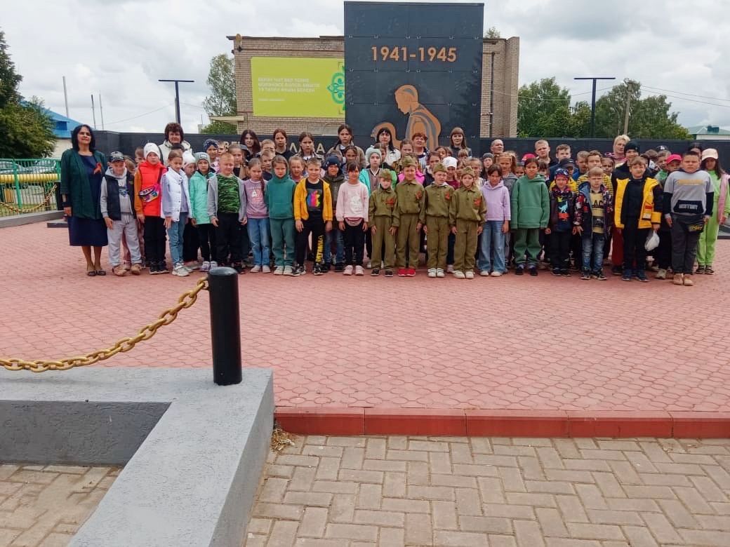 В пришкольном лагере «Звездный дождь» состоялась линейка, посвященная Дню памяти и скорби, дню начала Великой Отечественной войны