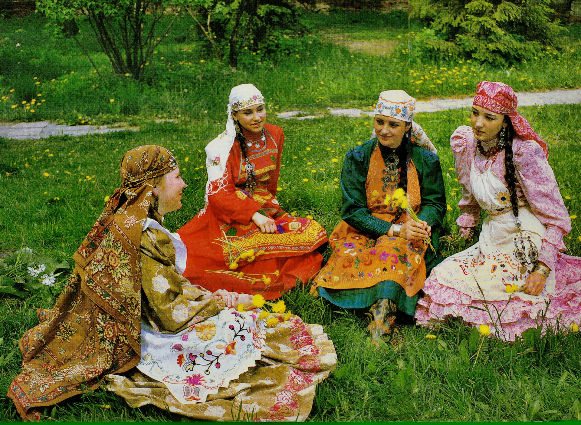 Әнкәй кебек ак яулык ябарга яратам