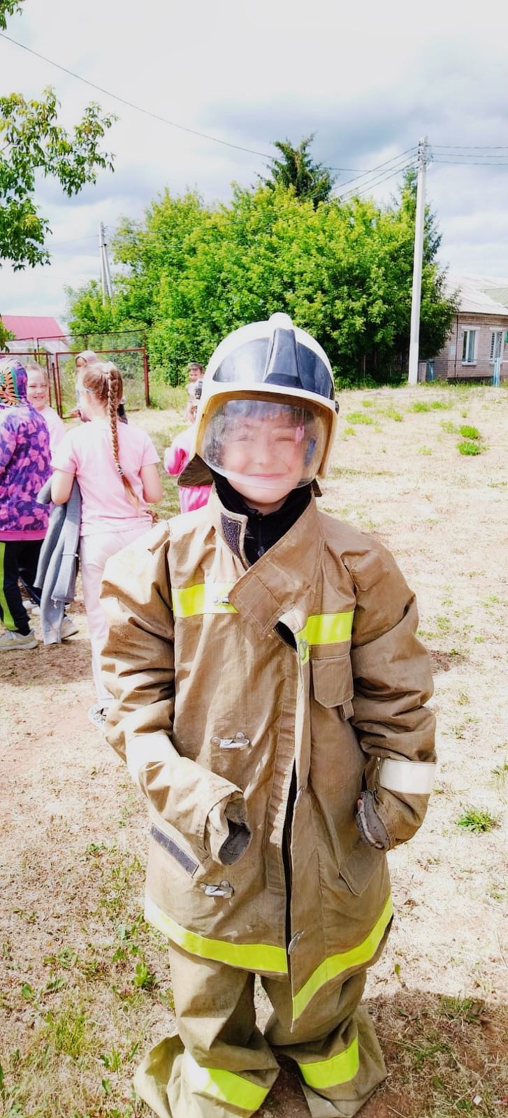 В пришкольном лагере «Ромашка» прошла встреча с пожарными