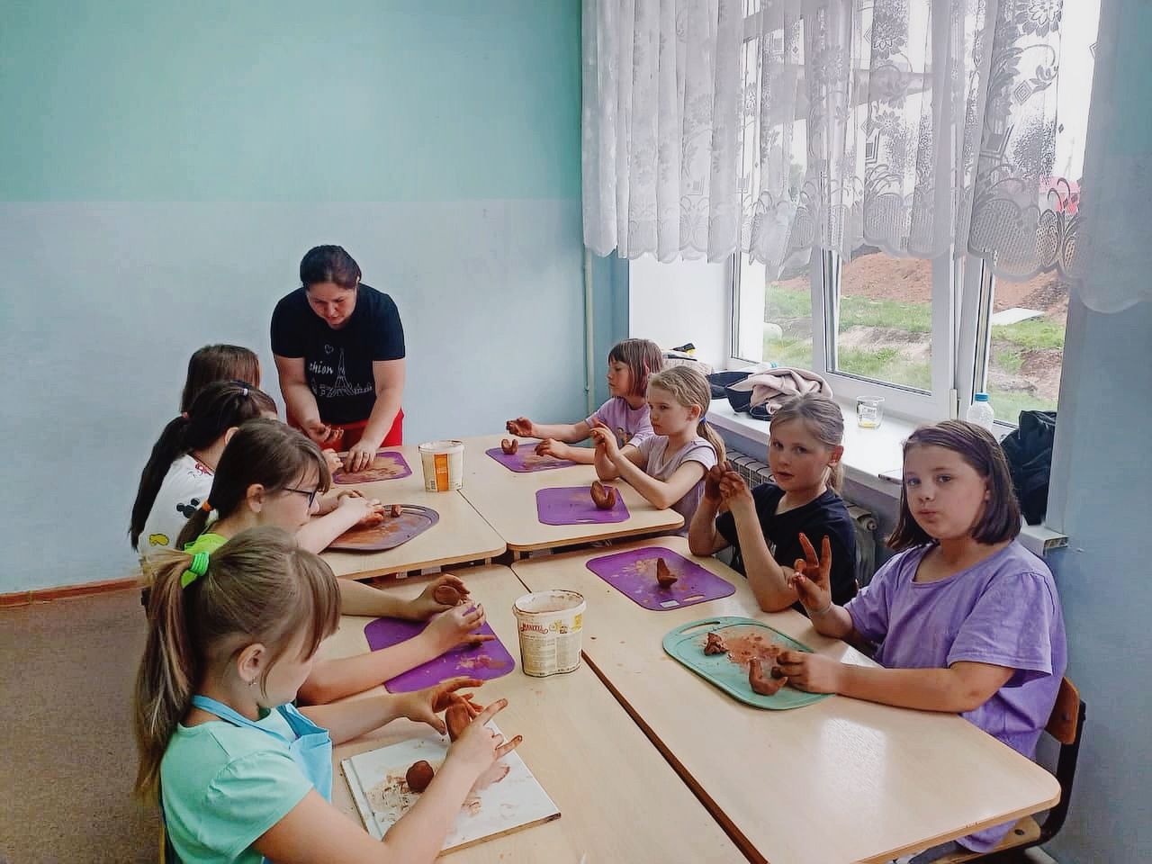 Шилнәбаш урта мәктәбендә “Гиндукуш” сугышчан дан музее хезмәткәрләре “Балчыктан могҗизалар” дигән мастер-класс үткәрделәр