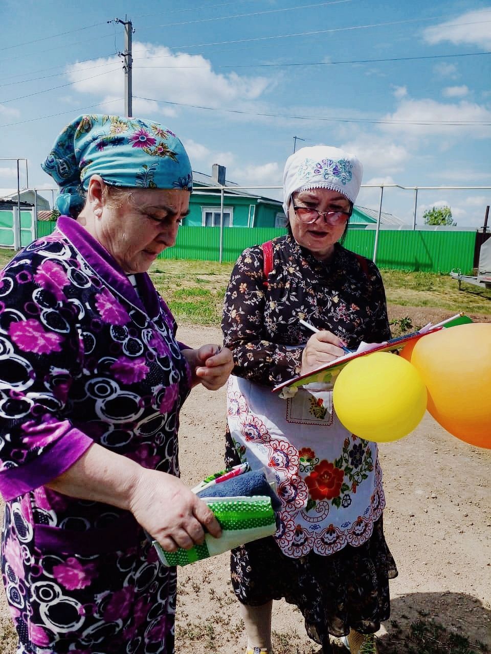Сабантуй алдыннан Таулык авылы балалары бүләкләр җыюга чыктылар