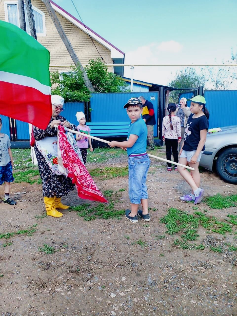 Сабантуй алдыннан Таулык авылы балалары бүләкләр җыюга чыктылар