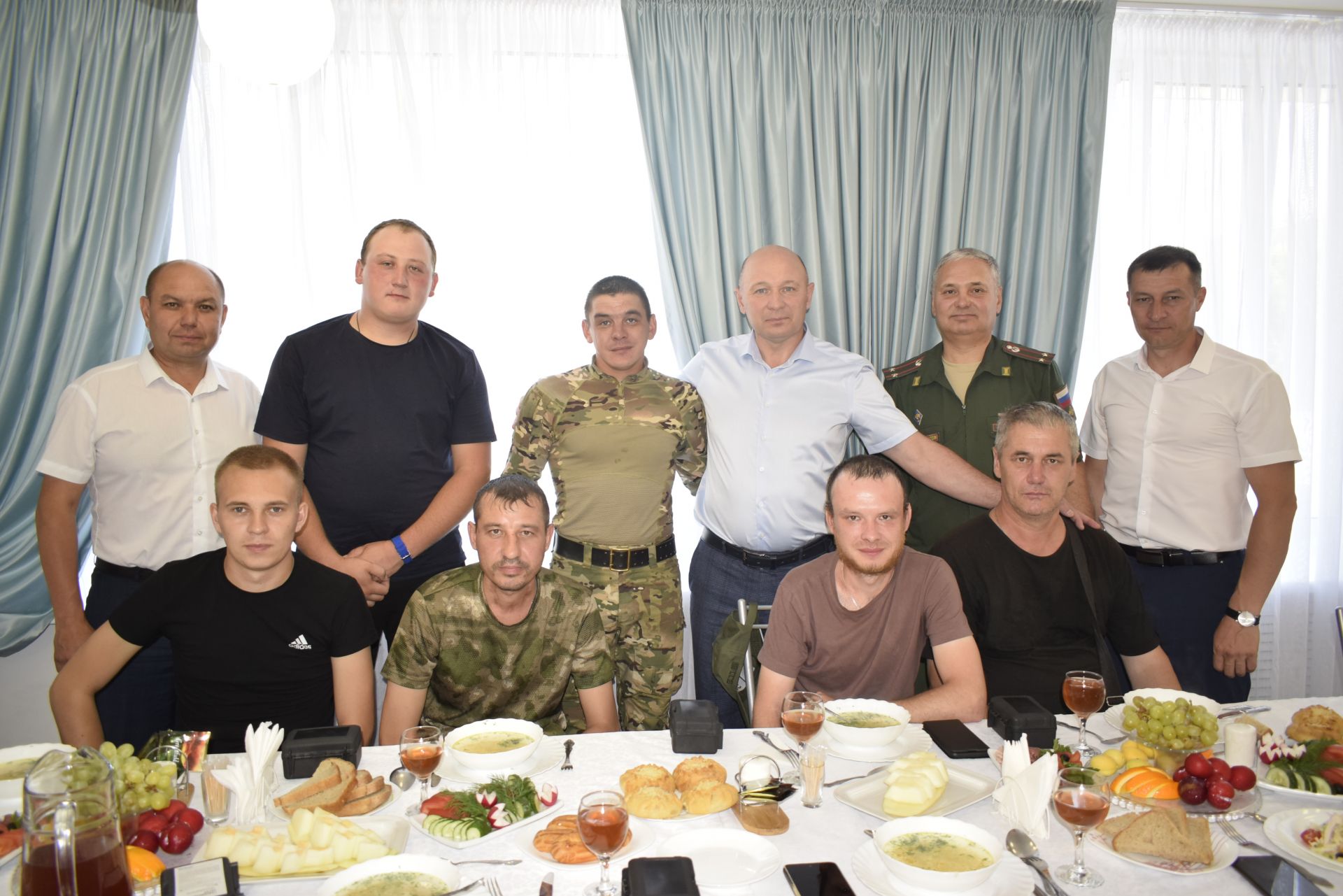 Район җитәкчелеге хәрбиләрне кабул итте
