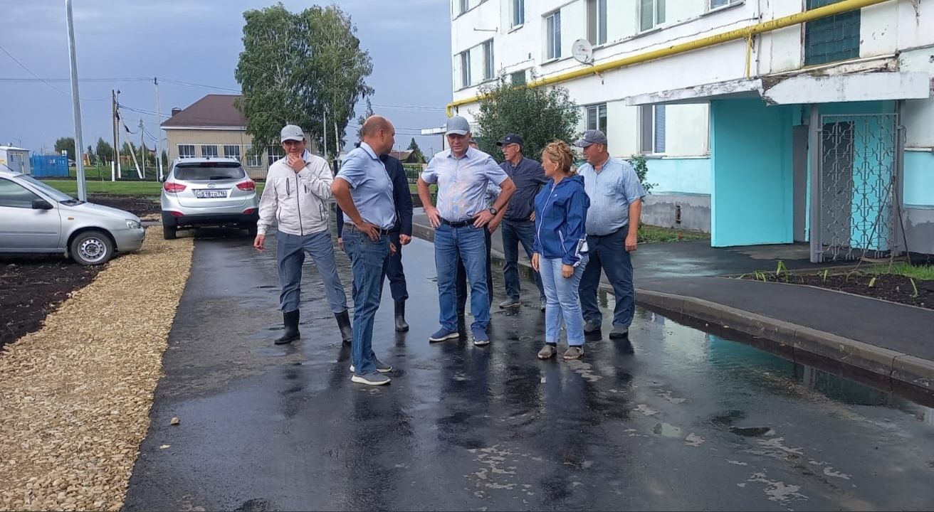 Глава района Фаил Камаев ознакомился с ходом реализации программы «Наш двор»