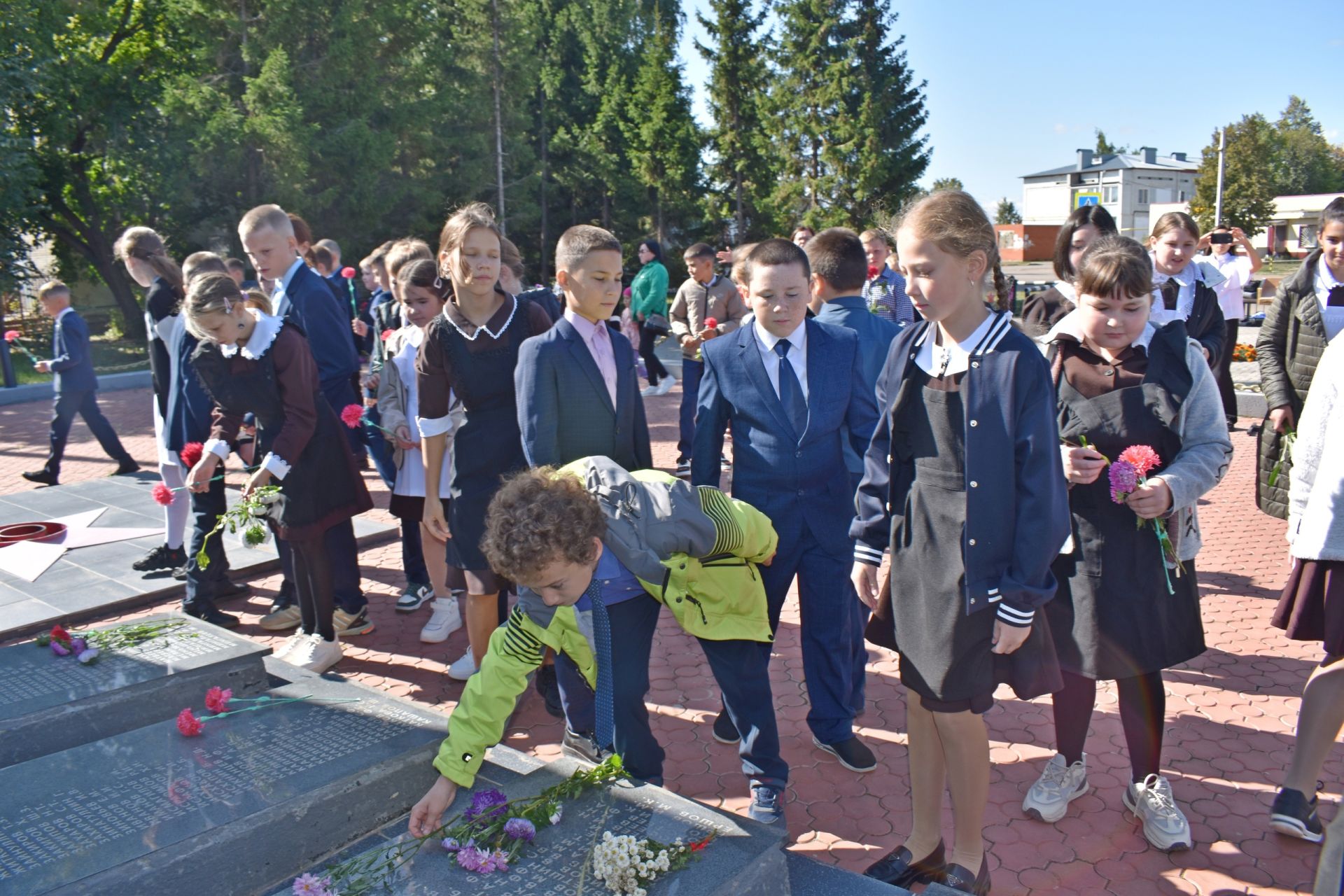 У памятника «Никто не забыт, ничто не забыто» погибшим, в годы ВОВ односельчанам, прошёл митинг «Спасибо Вам, солдаты, за Победу», посвященный Дню окончания второй мировой войны