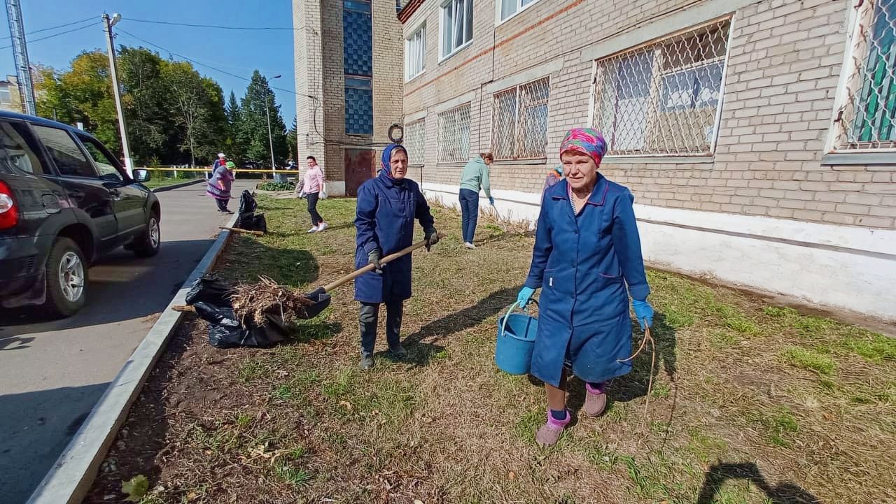 В Князевском сельском поселение прошла экологическая акция «Сделаем краше поселение наше» по благоустройству территории парка культуры и отдыха