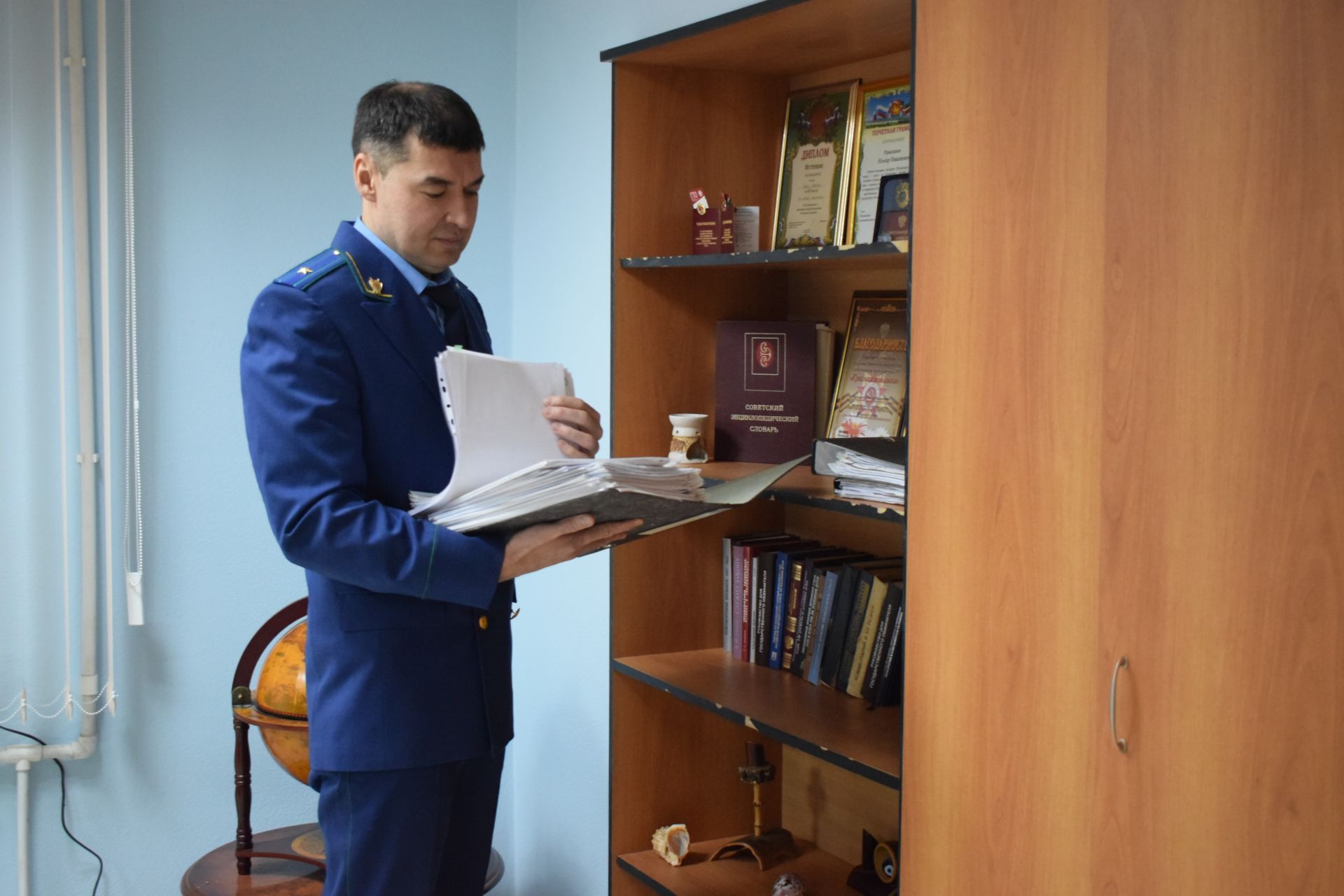 Прокуратурада ярдәмчел кешеләр эшли