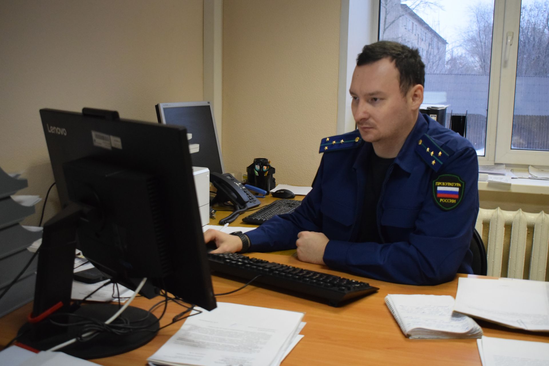 Прокуратурада ярдәмчел кешеләр эшли