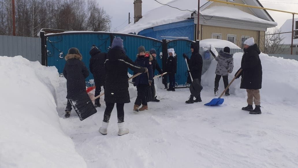 Жители Тукаевского района объединились для борьбы с снежными непогодами