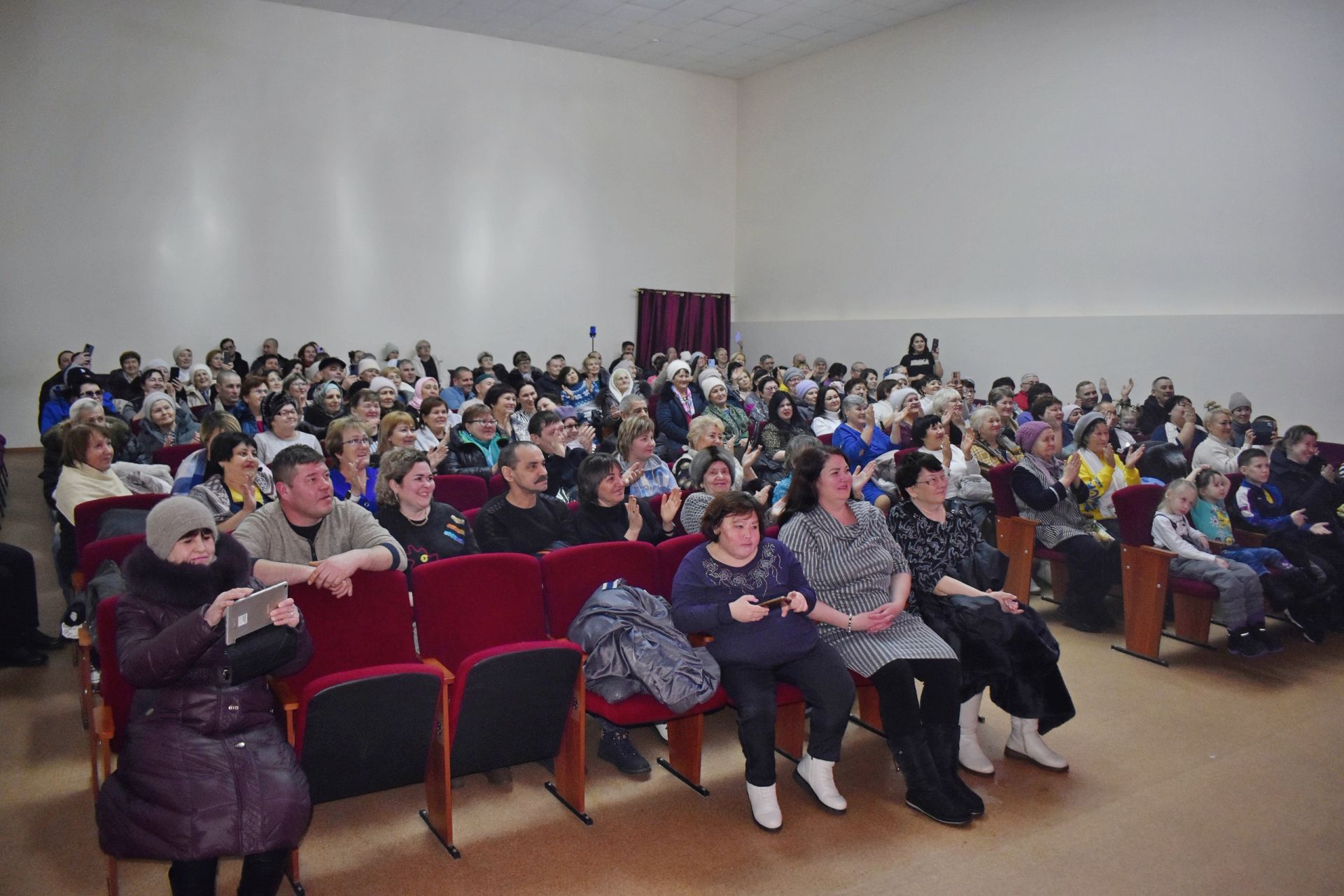 Рамиль Шарапов и его команда «Шарапов - Шоу» покорили зал Князевского сельского дома культуры своим юмором и талантом!