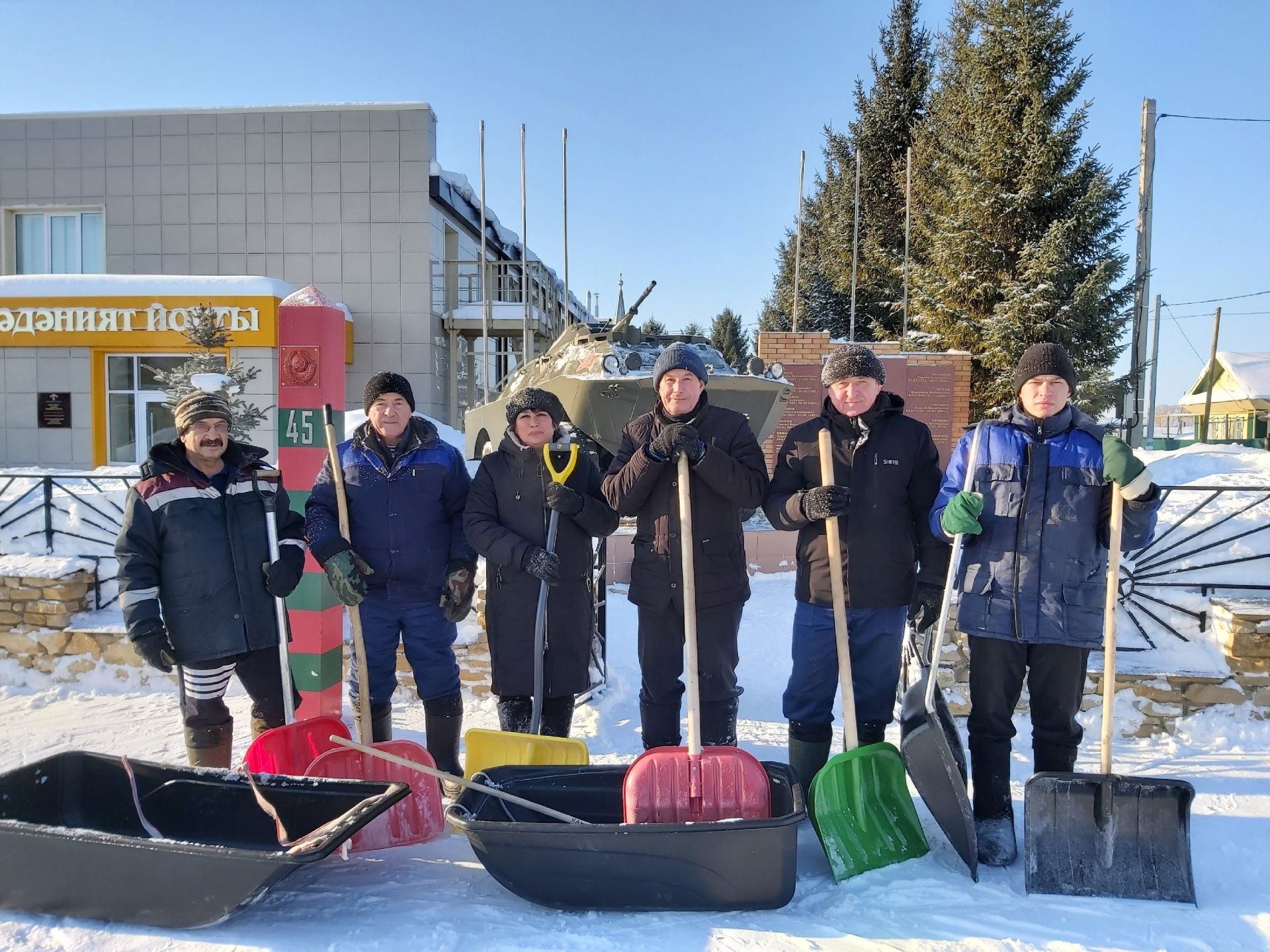 Подготовка к 35-летию вывода советских войск из Афганистана: очистка памятника