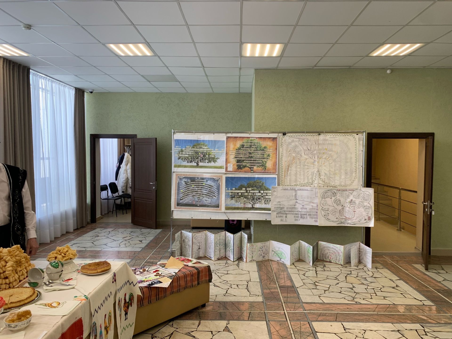 В Новопоселковском сельском доме культуры с большим размахом прошел муниципальный этап ежегодного фестиваля родословной «Эхо веков в истории семьи»