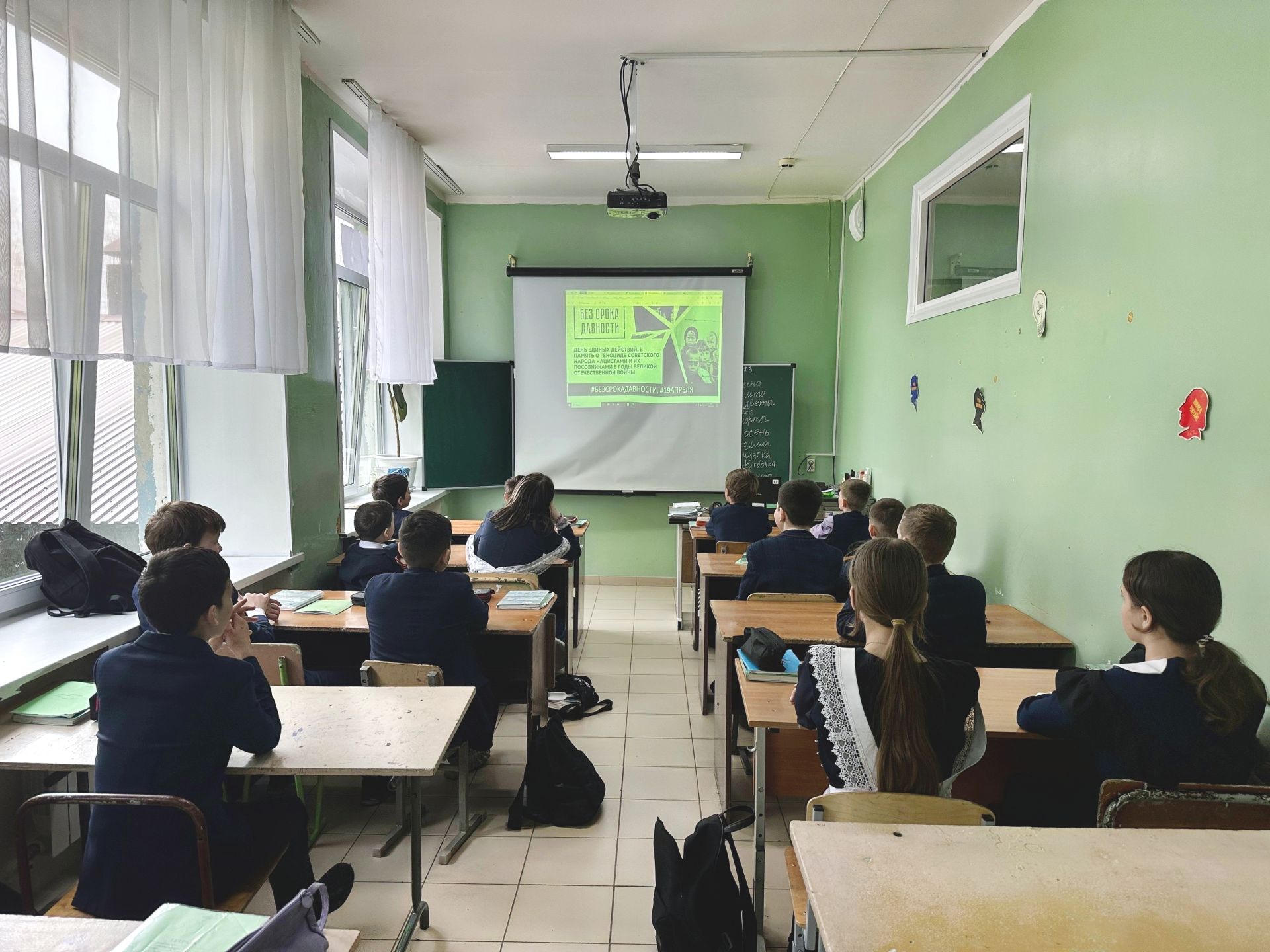 В Малошильнинской школе прошел классный час о дне единых действий памяти