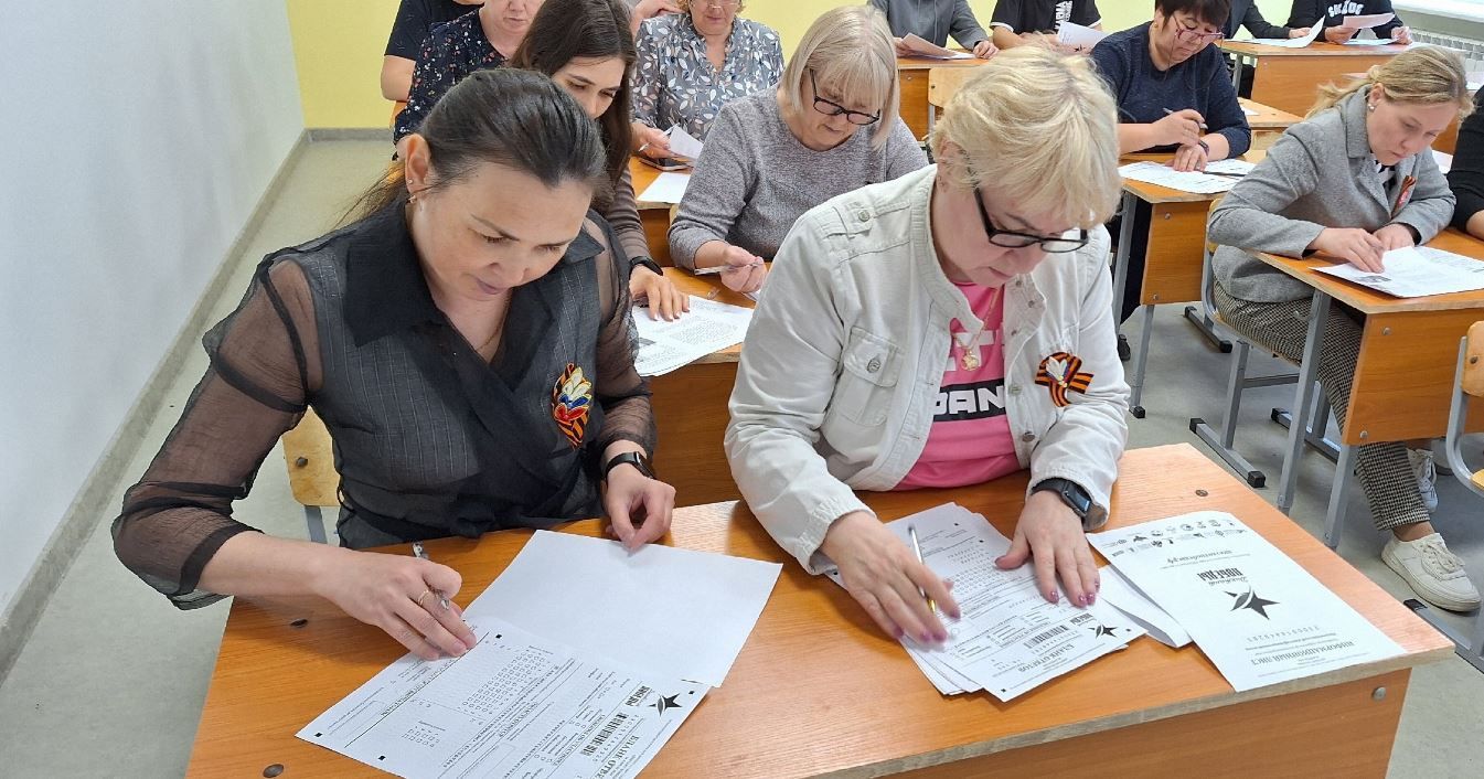 “Диктант Победы” к 9 мая приняли участие 36 учеников из школы Круглое Поле