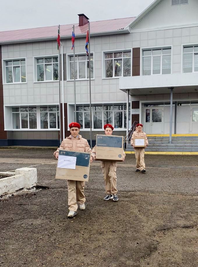 Своих не бросаем: Школа Круглое Поле собирает гуманитарную помощь