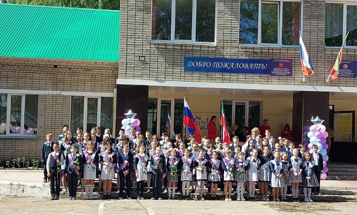 Последний звонок прозвенел для выпускников Новотроицкой школы: время прощания и новых начинаний