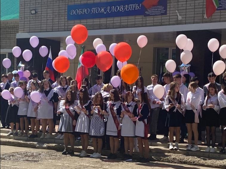 Последний звонок прозвенел для выпускников Новотроицкой школы: время прощания и новых начинаний