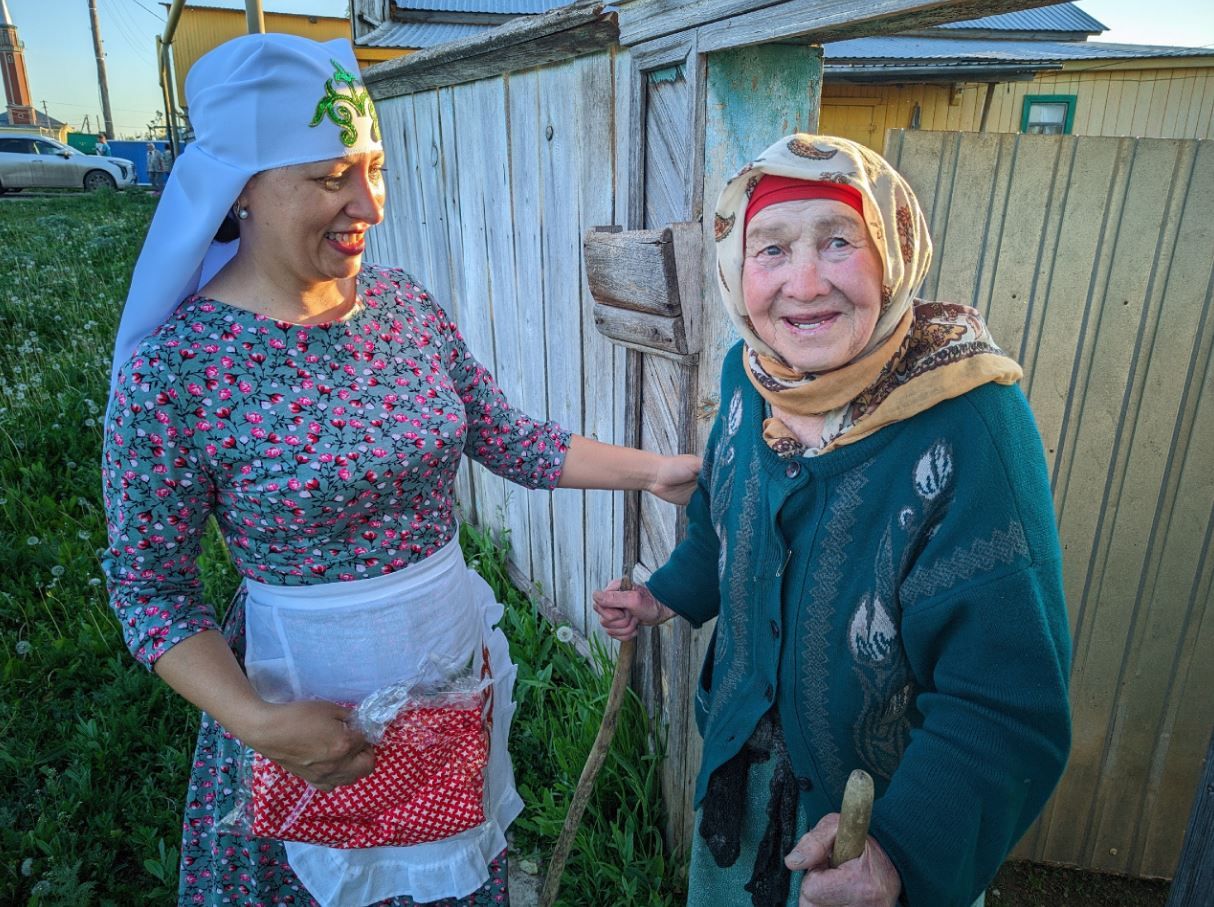 Тлянче-Тамак собрал подарки к Сабантую в национальных костюмах