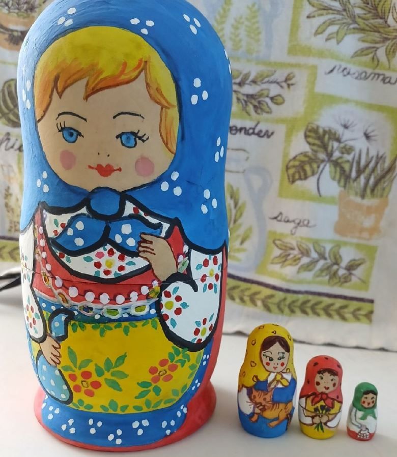 Мастер-класс по росписи матрёшек в Таулыковском сельском клубе: символы семьи