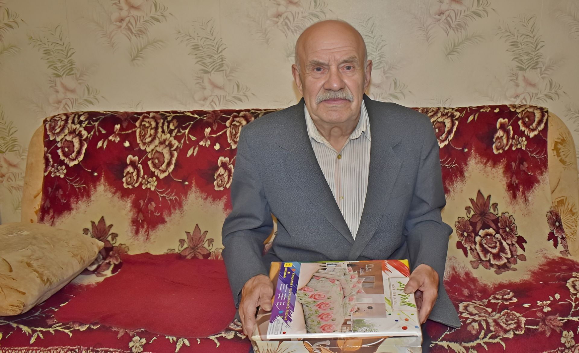 Тукаевский район: Ветеран труда Михаил Федотов отметил 85-летие с поздравлениями