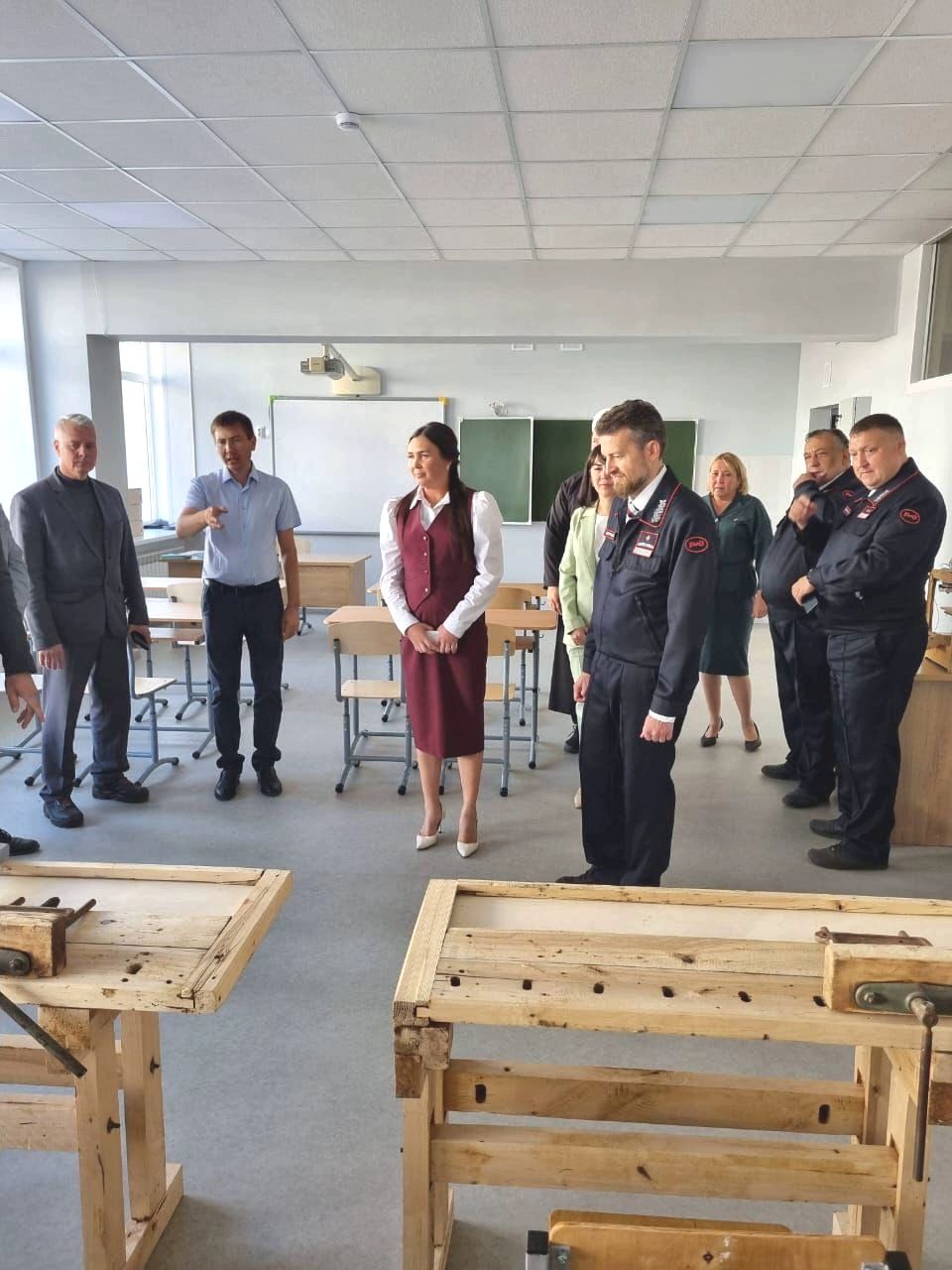 Обновленная школа в Круглом Поле: экскурсия для начальника Куйбышевской станции