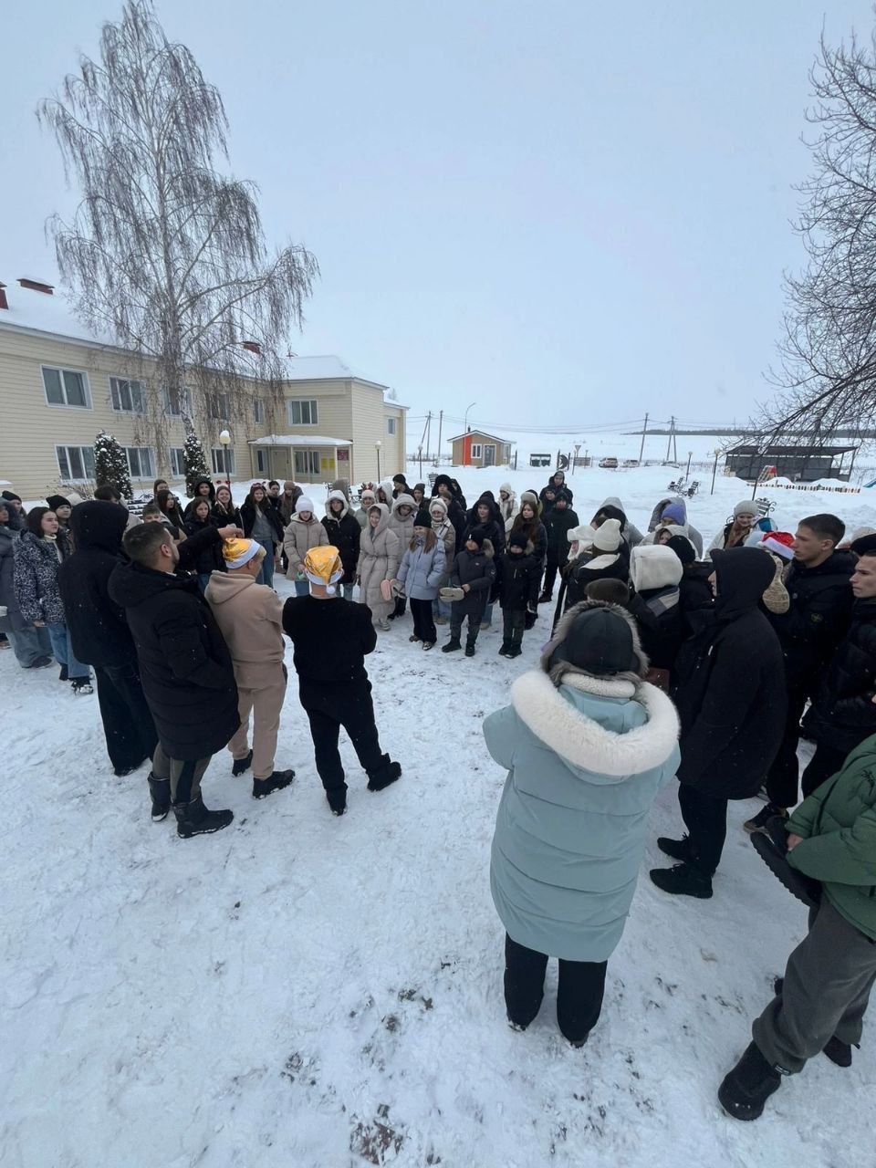 Дети приехали на новогоднюю смену в лагерь «Балкыш»