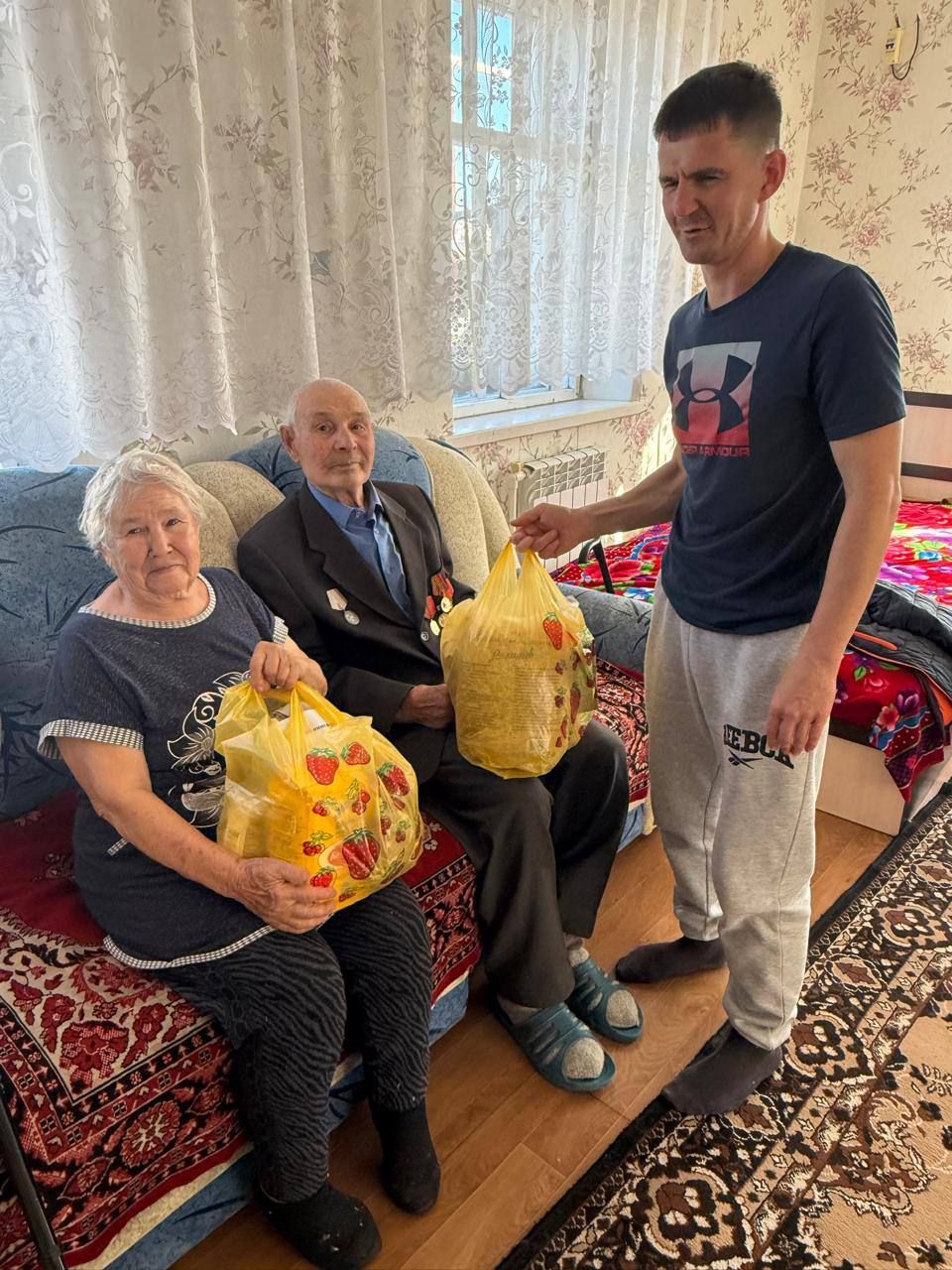 Внимание и поддержка — старшему поколению