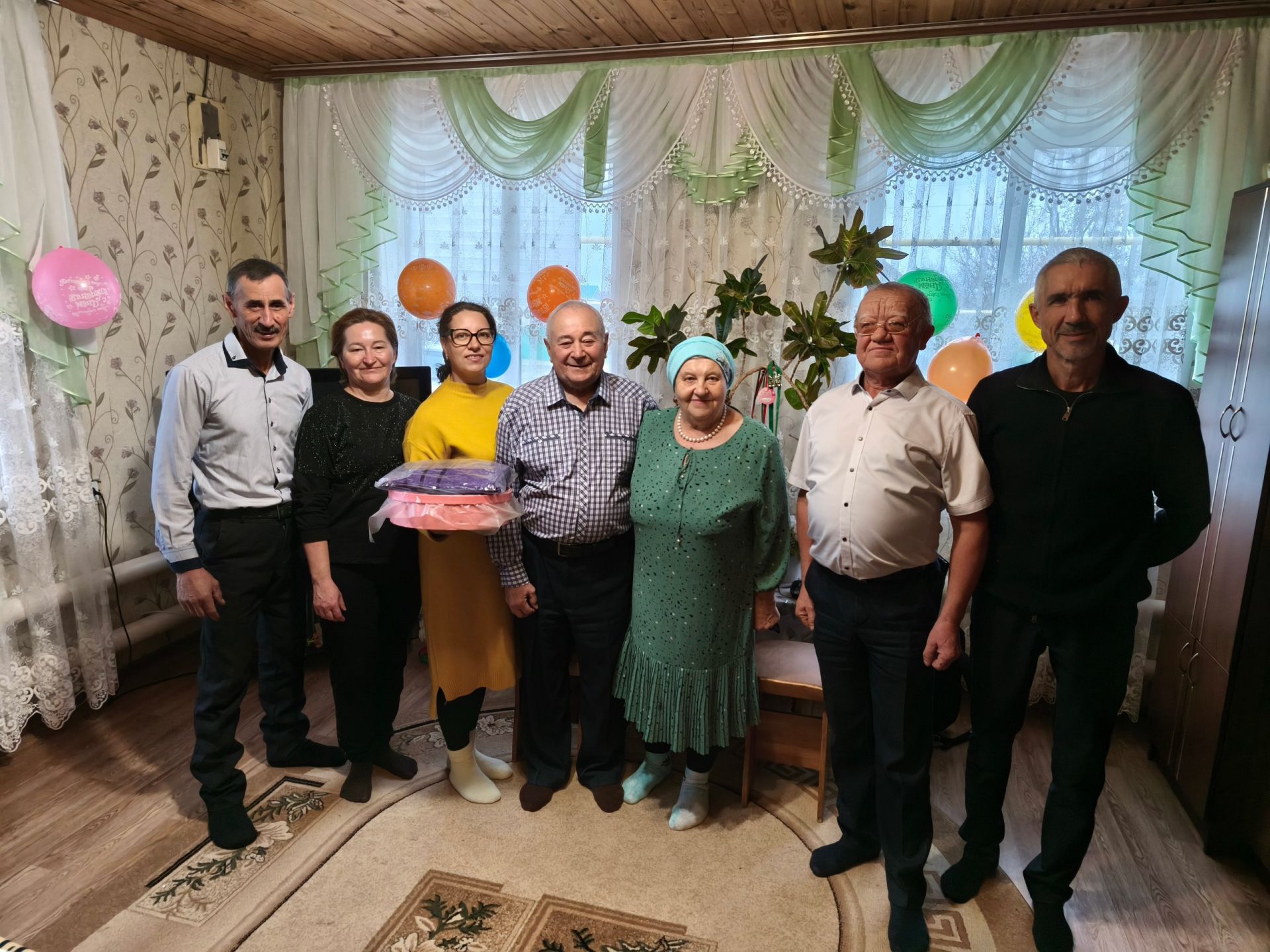 Бер генә бәйрәм дә аннан башка узмый