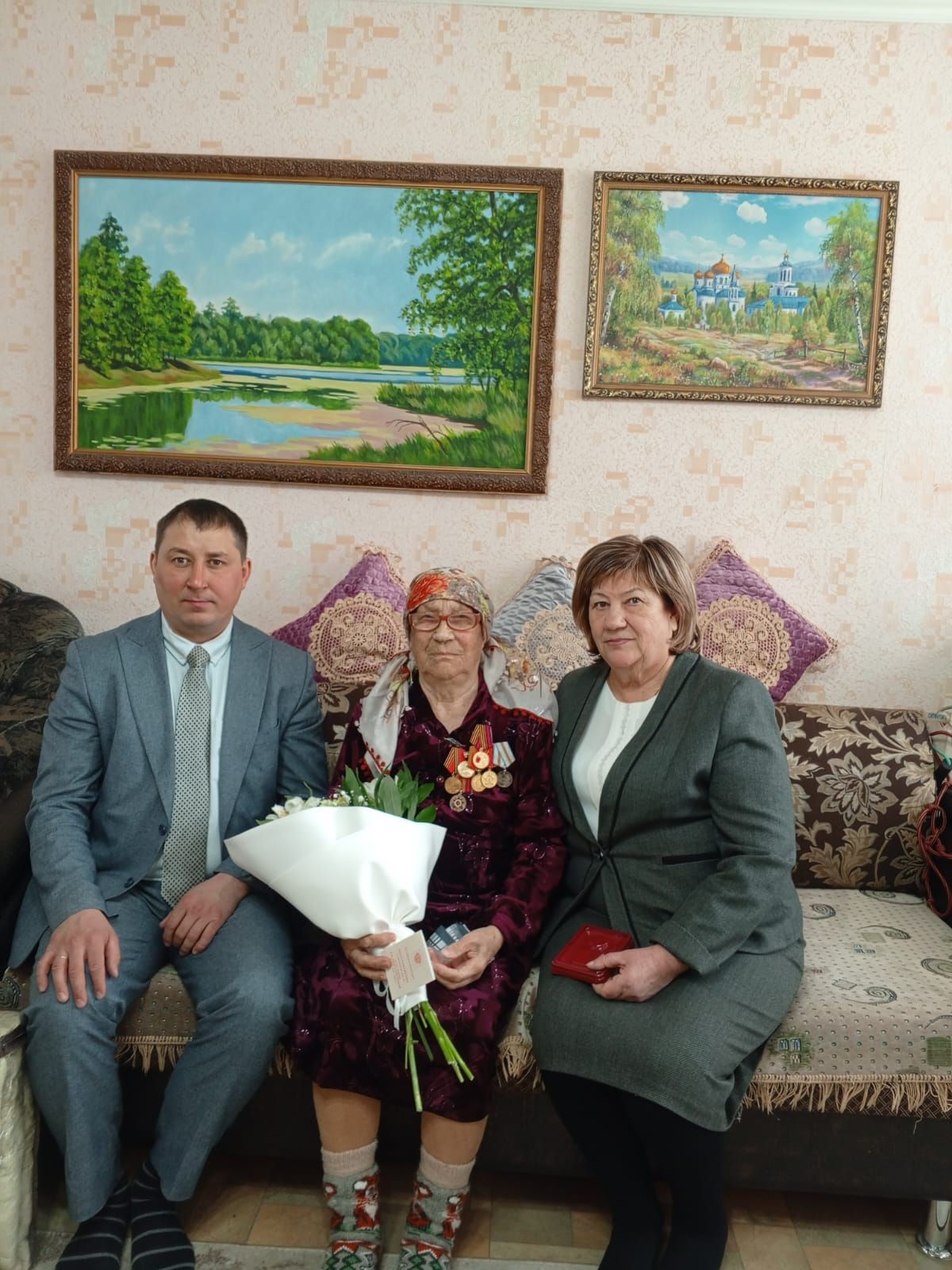 Юбилейные медали были вручены труженикам тыла Бурдинского сельского поселения