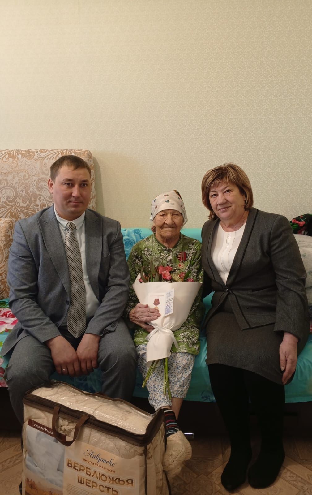 Юбилейные медали были вручены труженикам тыла Бурдинского сельского поселения